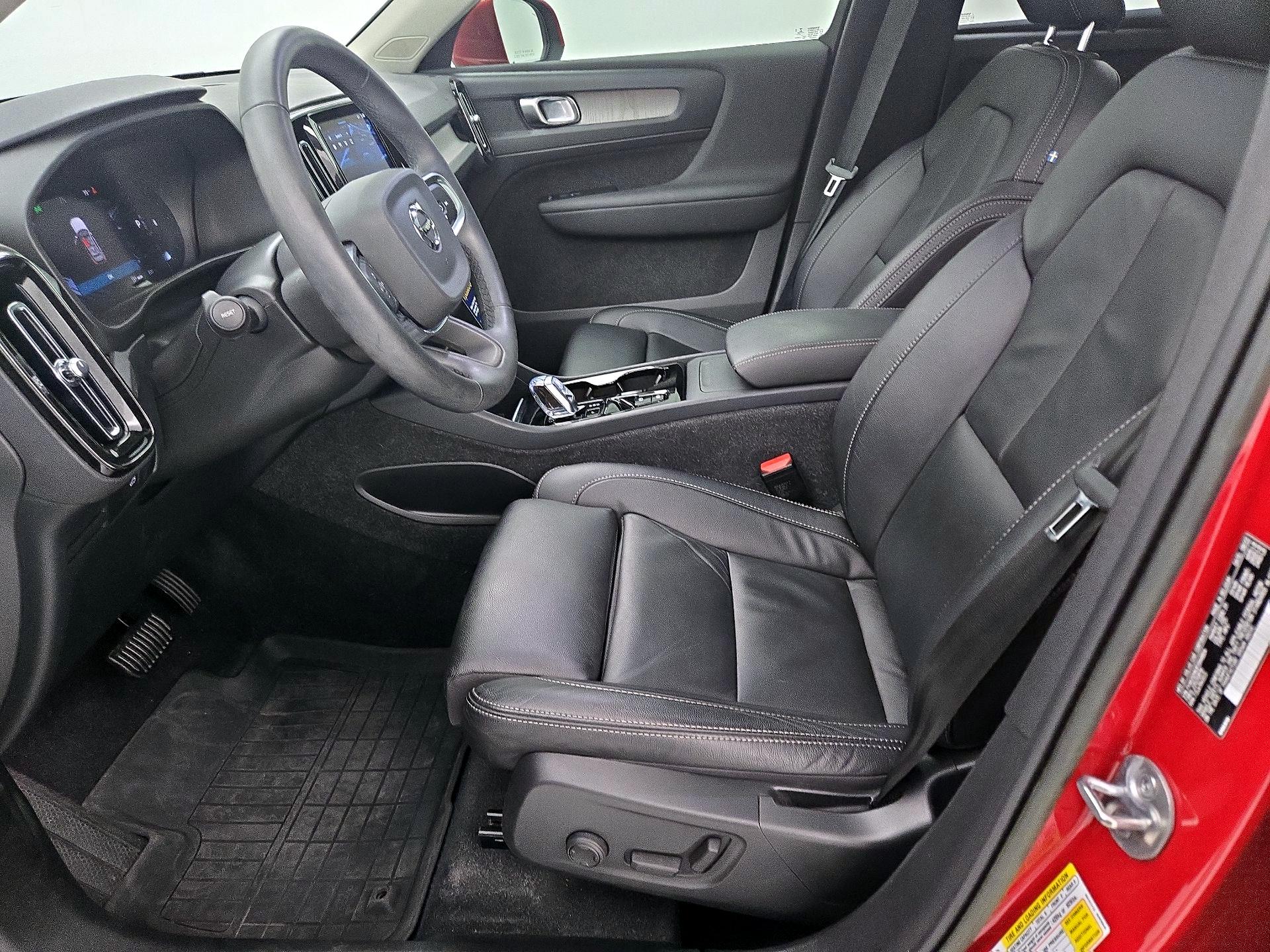 Thumbnail: 2023 Volvo XC40 - 11