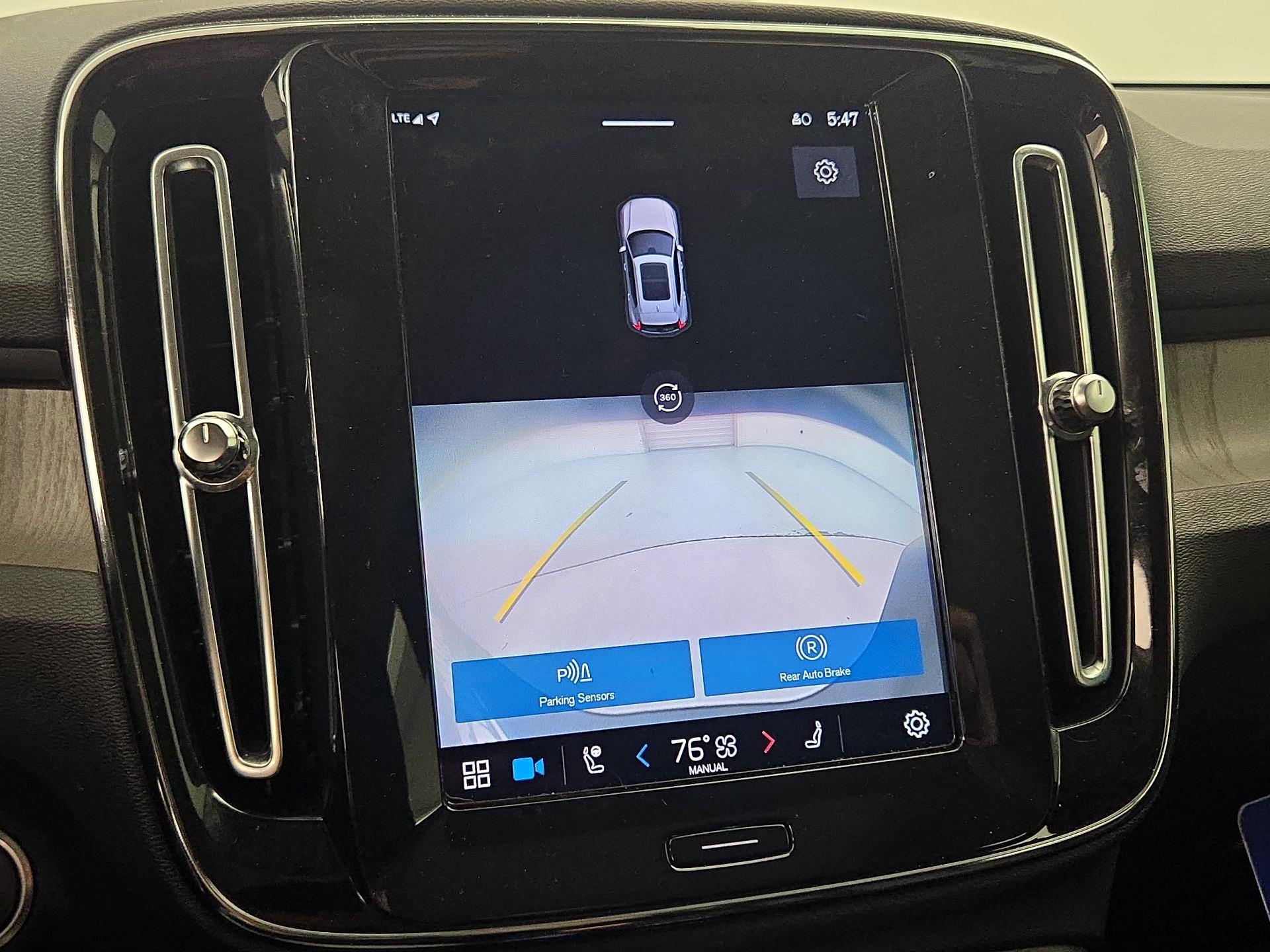 Thumbnail: 2023 Volvo XC40 - 15