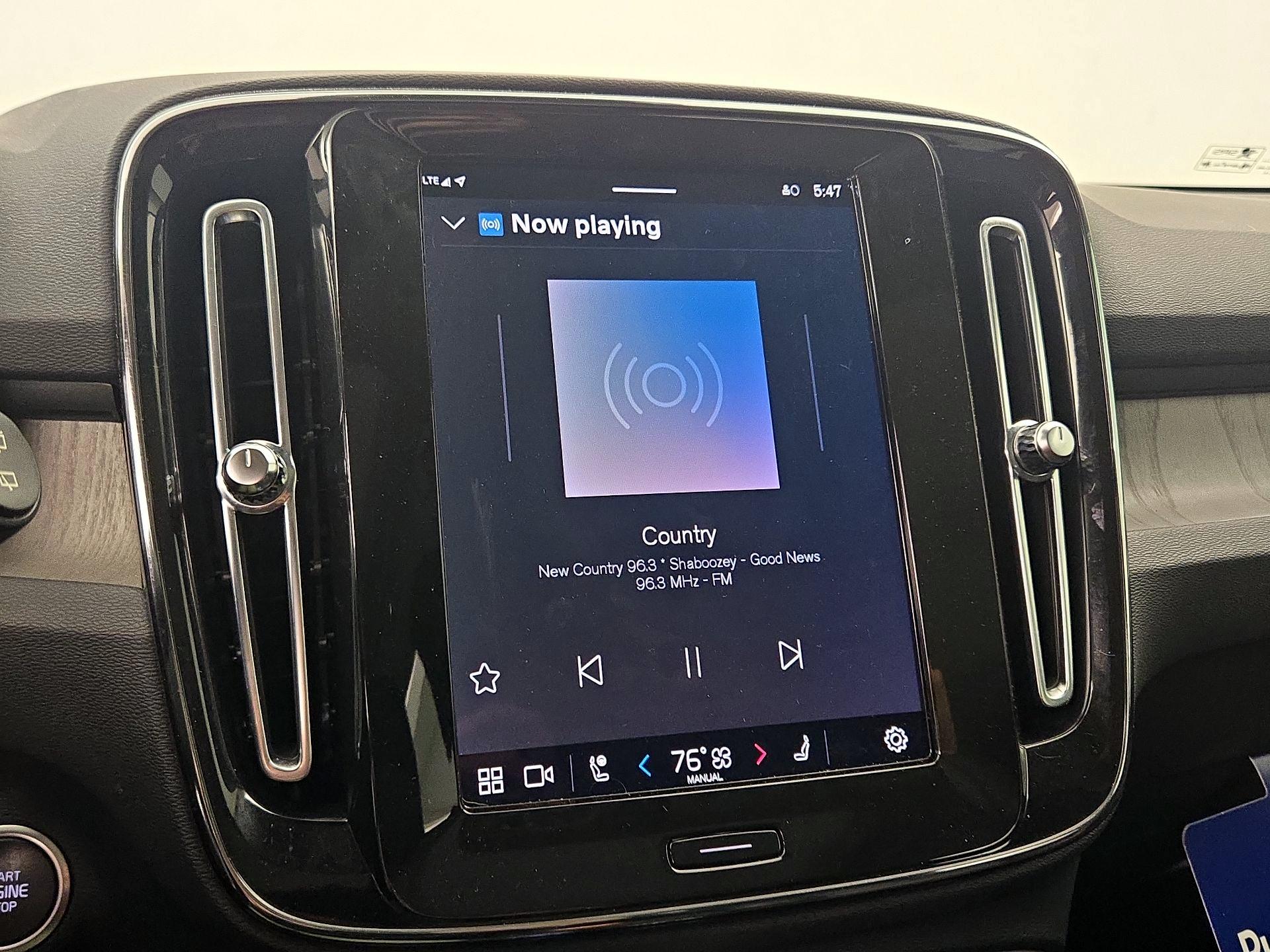 Thumbnail: 2023 Volvo XC40 - 16