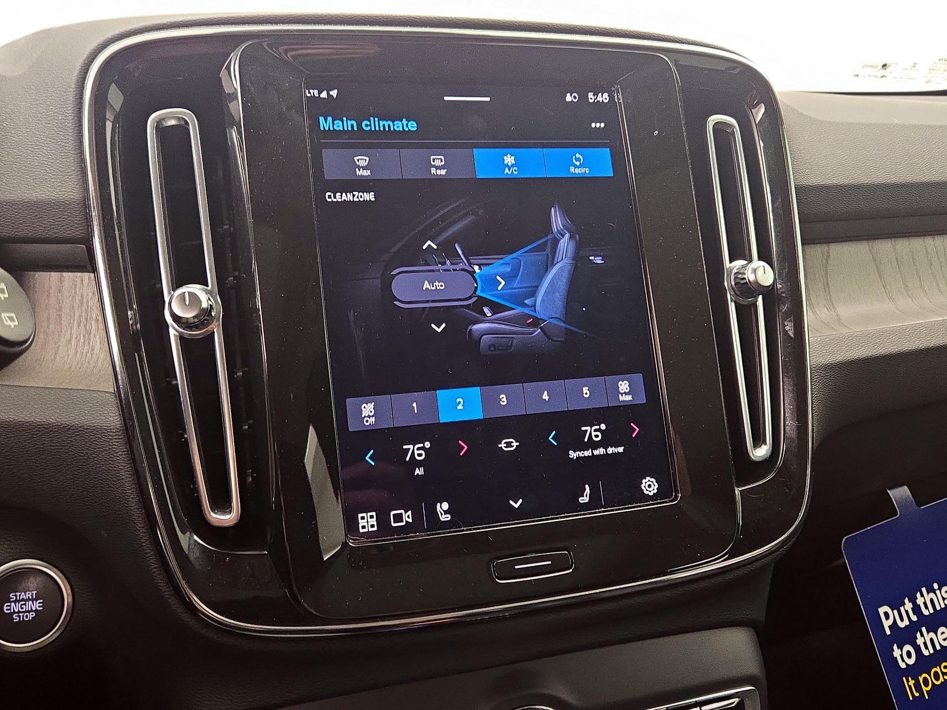 Thumbnail: 2023 Volvo XC40 - 17