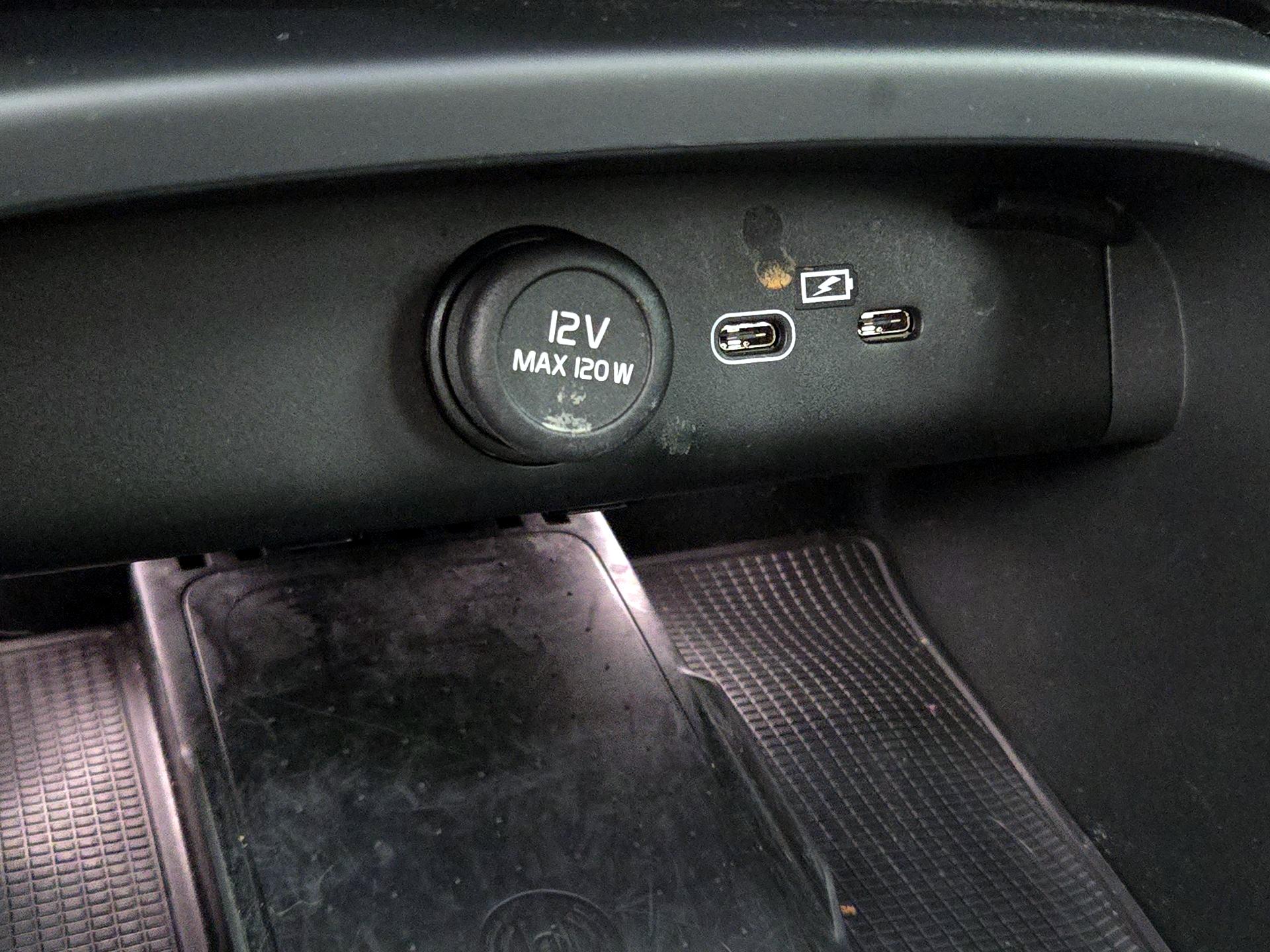 Thumbnail: 2023 Volvo XC40 - 19