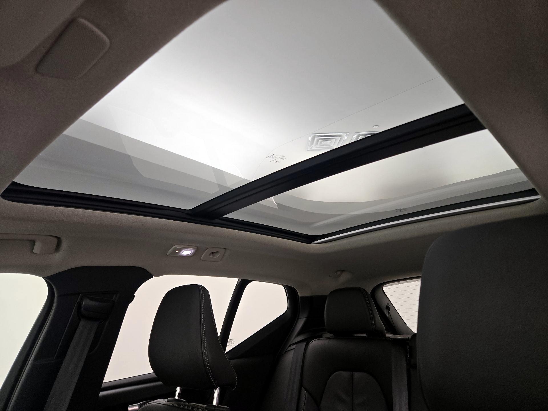 Thumbnail: 2023 Volvo XC40 - 20