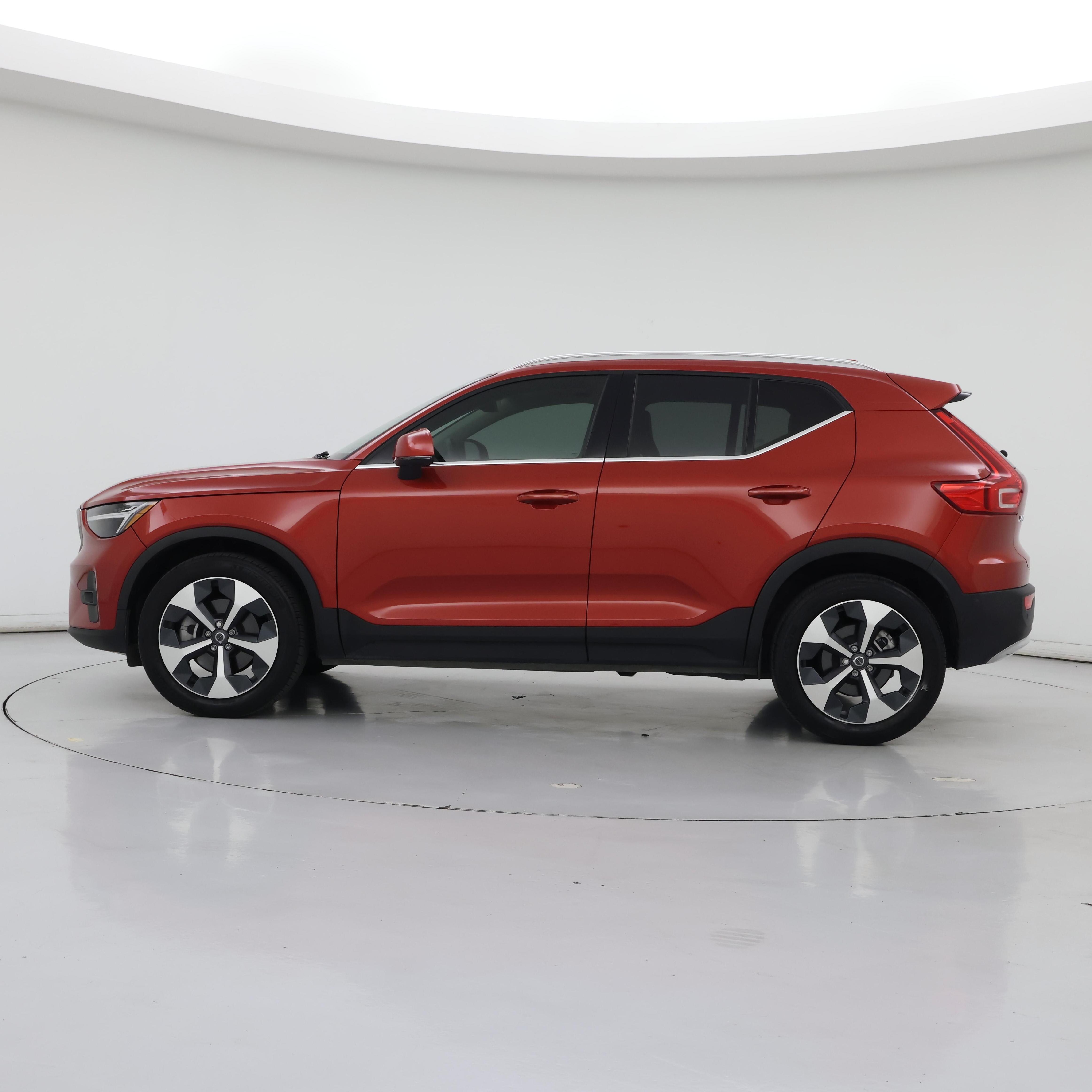 Thumbnail: 2023 Volvo XC40 - 3