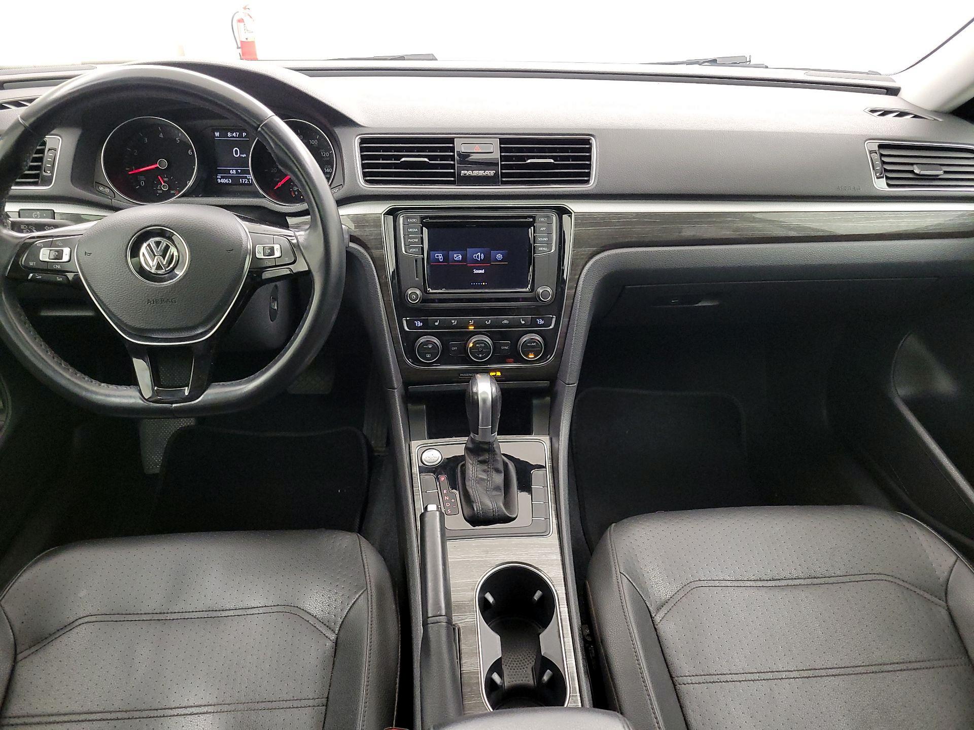 Thumbnail: 2018 Volkswagen Passat - 9