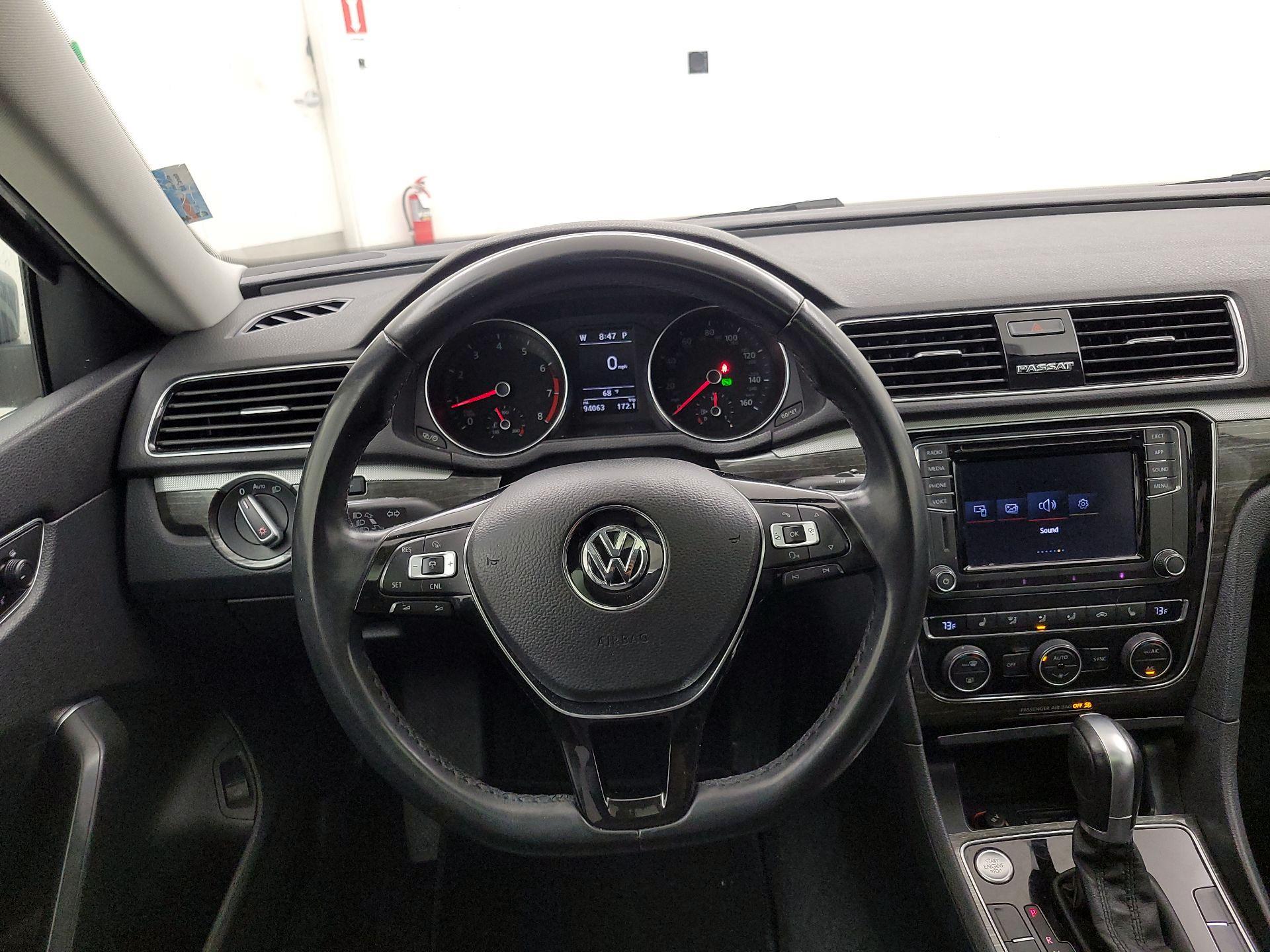 Thumbnail: 2018 Volkswagen Passat - 10