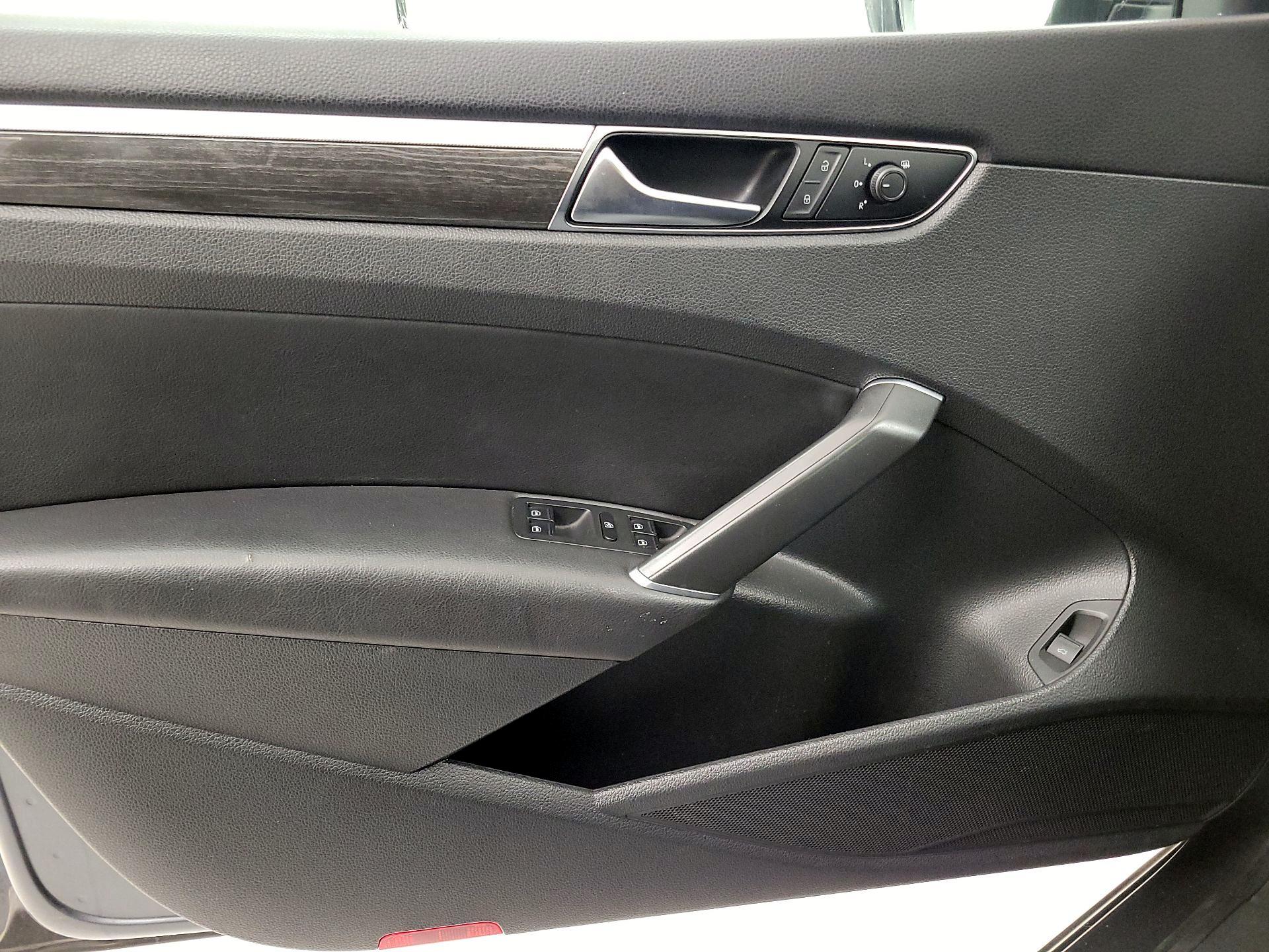 Thumbnail: 2018 Volkswagen Passat - 12