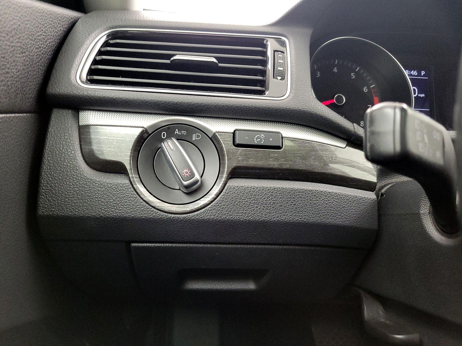 Thumbnail: 2018 Volkswagen Passat - 13