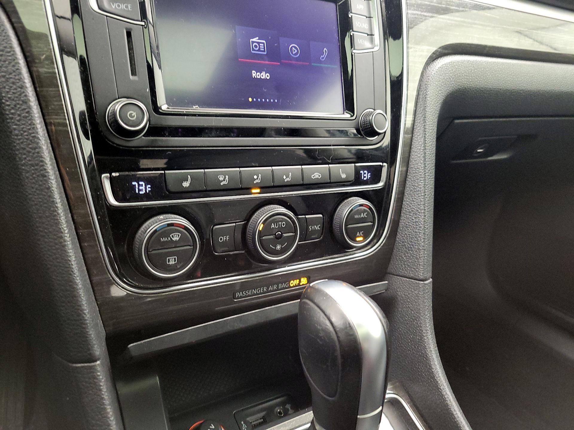 Thumbnail: 2018 Volkswagen Passat - 16