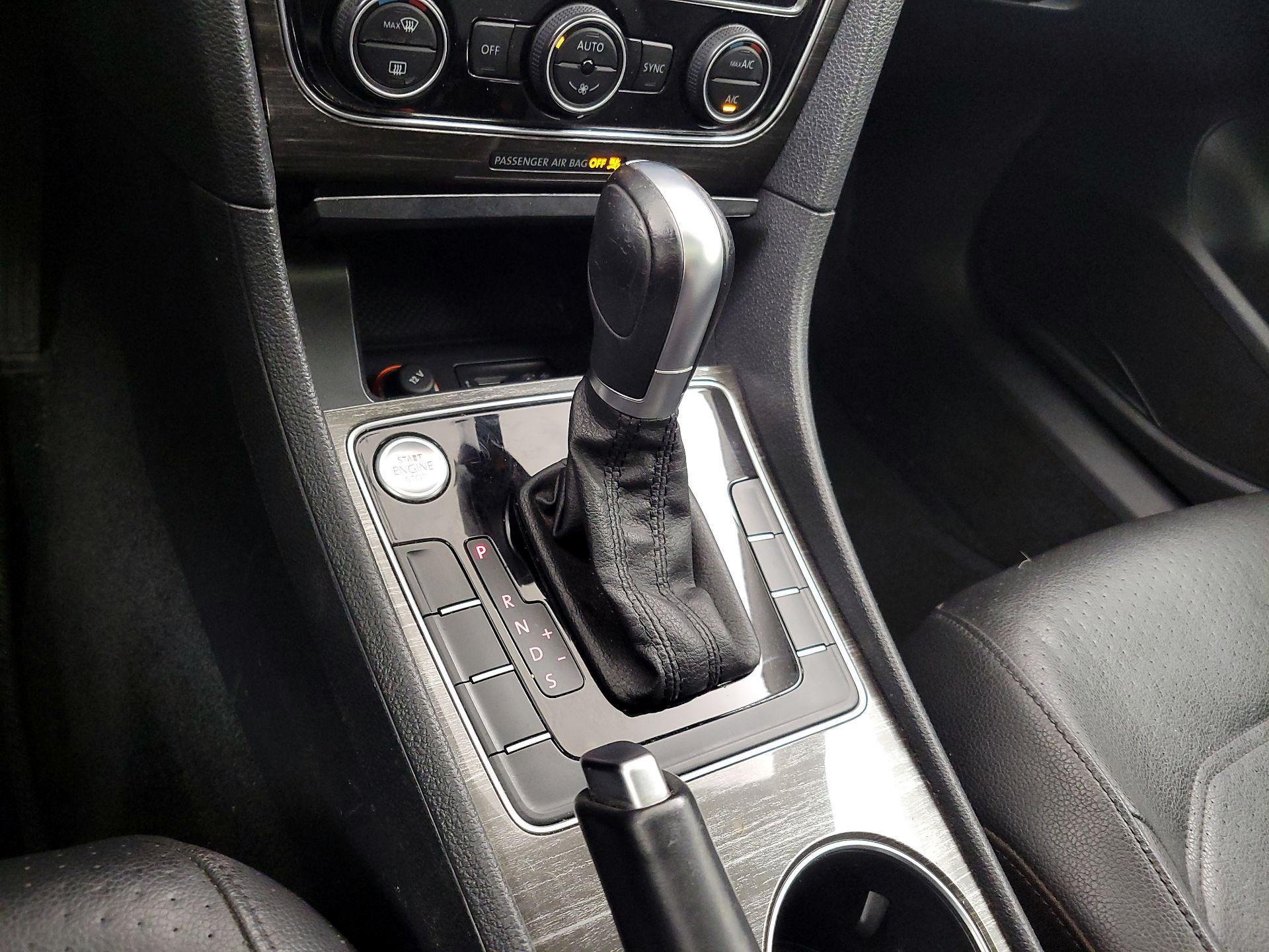 Thumbnail: 2018 Volkswagen Passat - 17