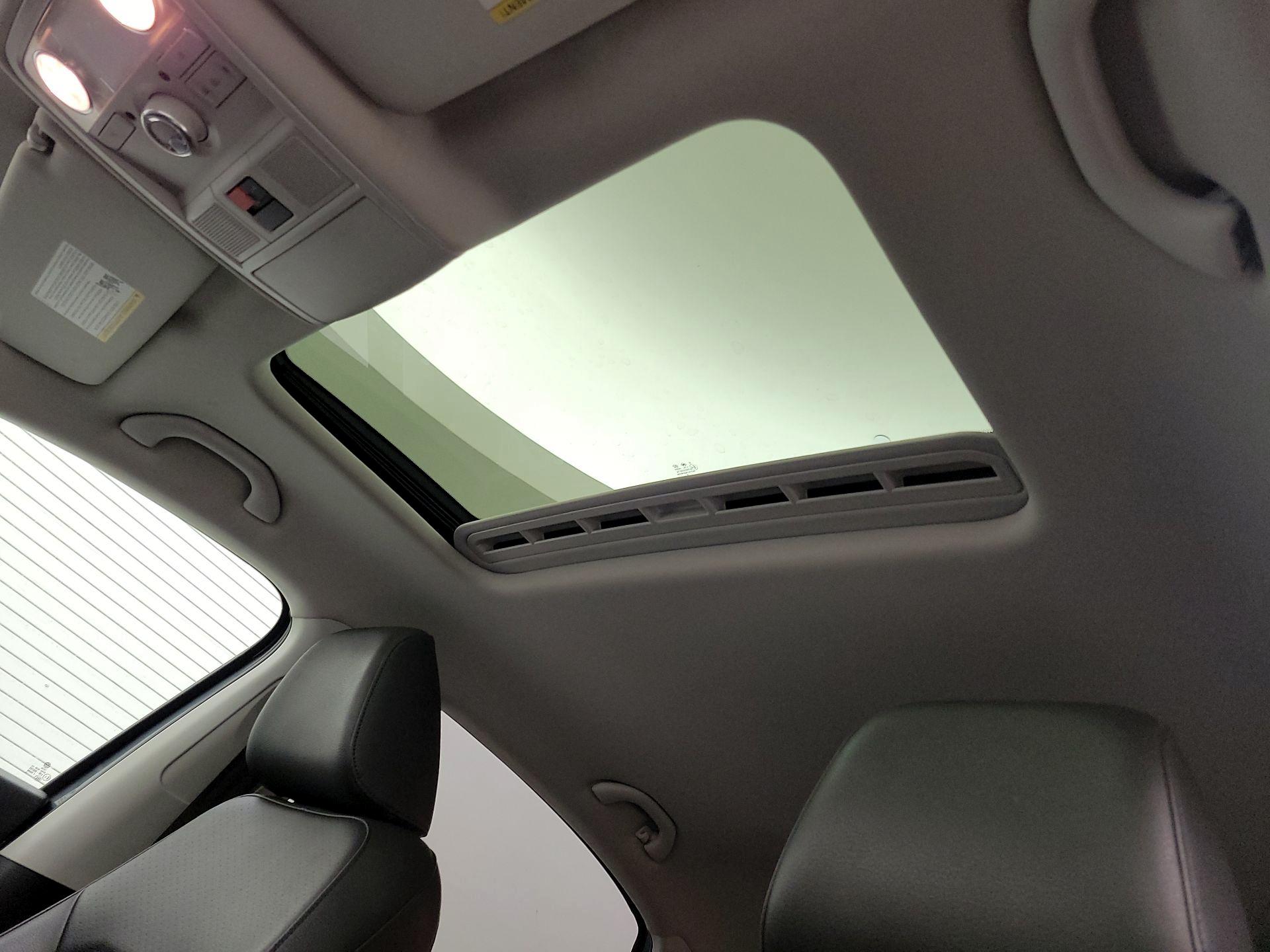 Thumbnail: 2018 Volkswagen Passat - 19