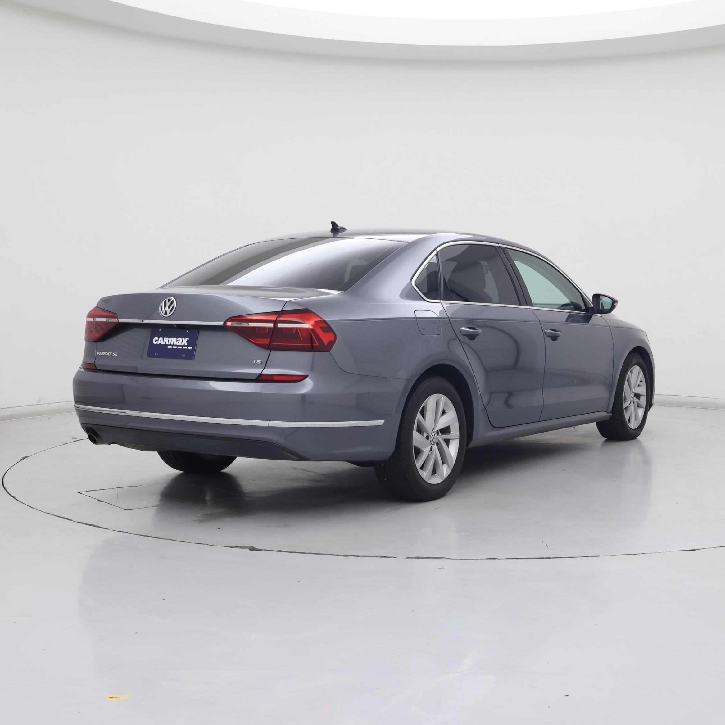 Thumbnail: 2018 Volkswagen Passat - 8