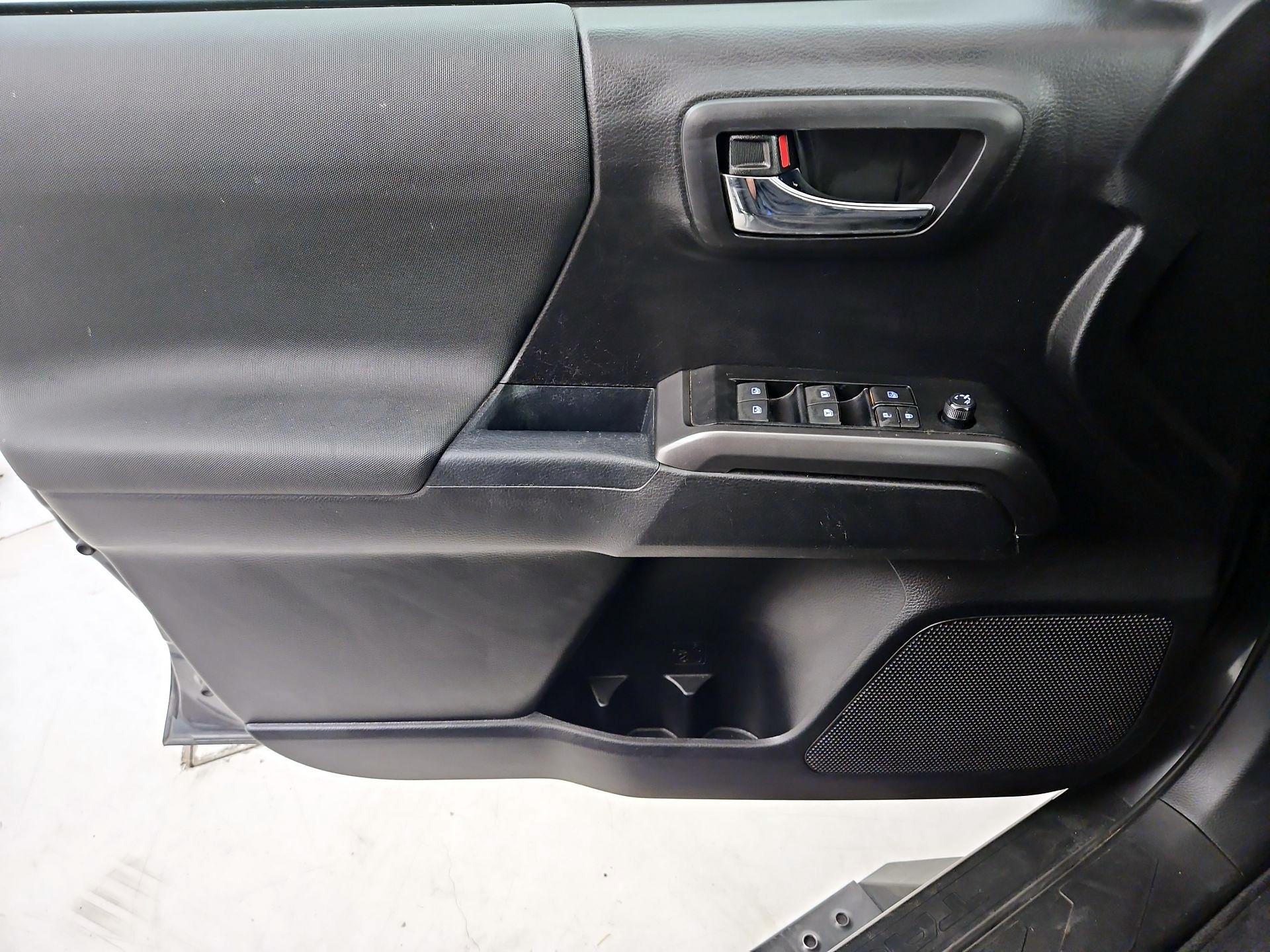 Thumbnail: 2021 Toyota Tacoma - 12