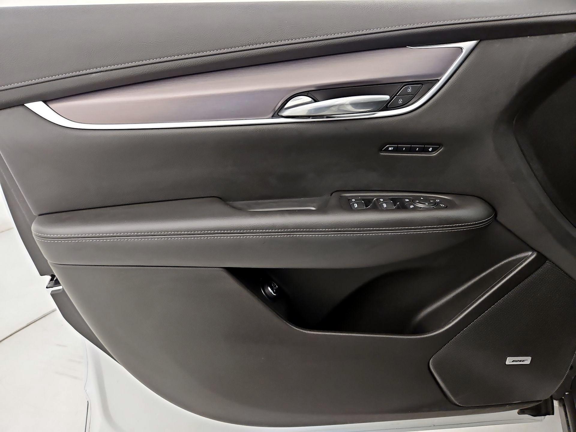 Thumbnail: 2024 Cadillac XT6 - 12