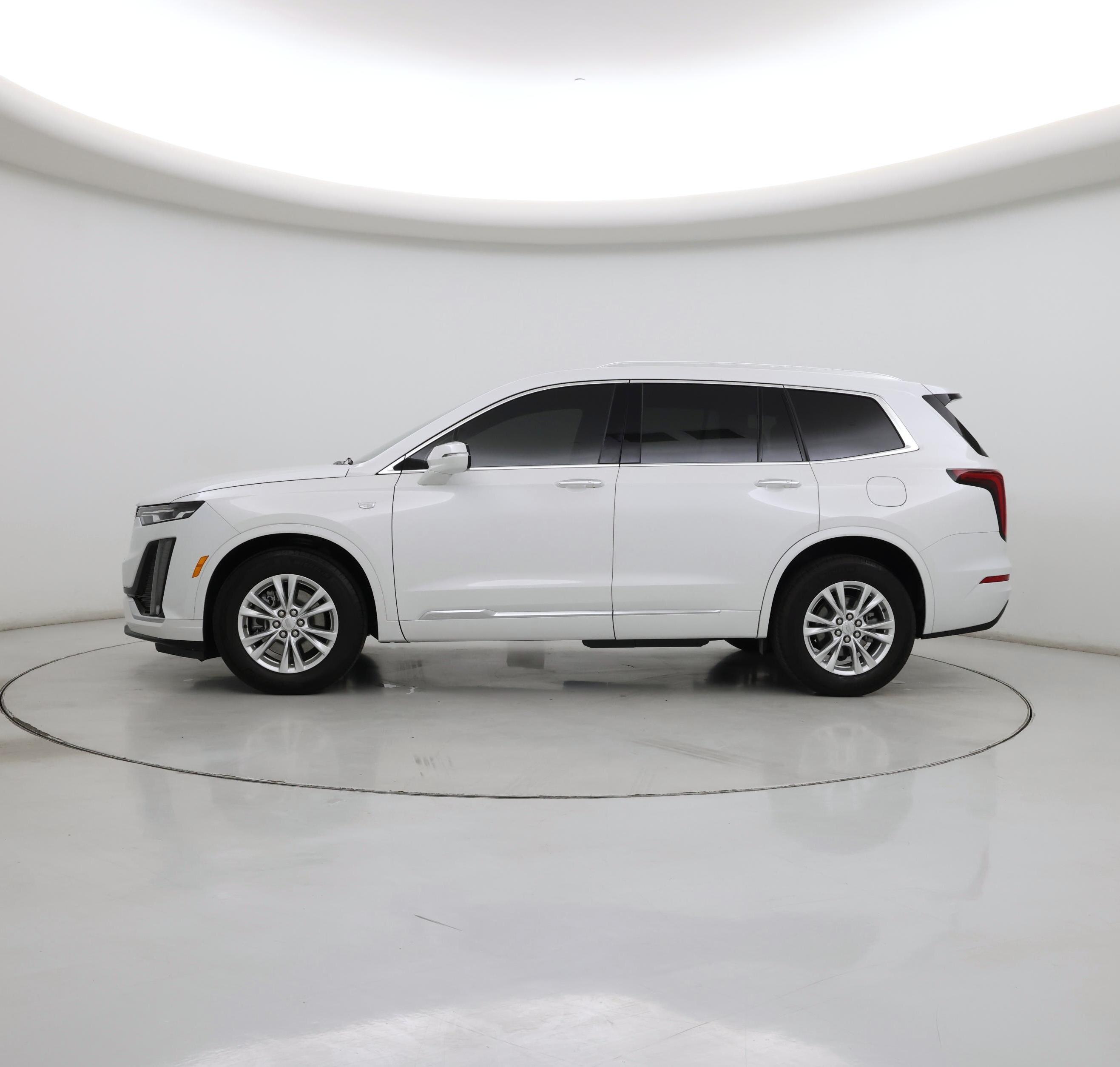 Thumbnail: 2024 Cadillac XT6 - 3