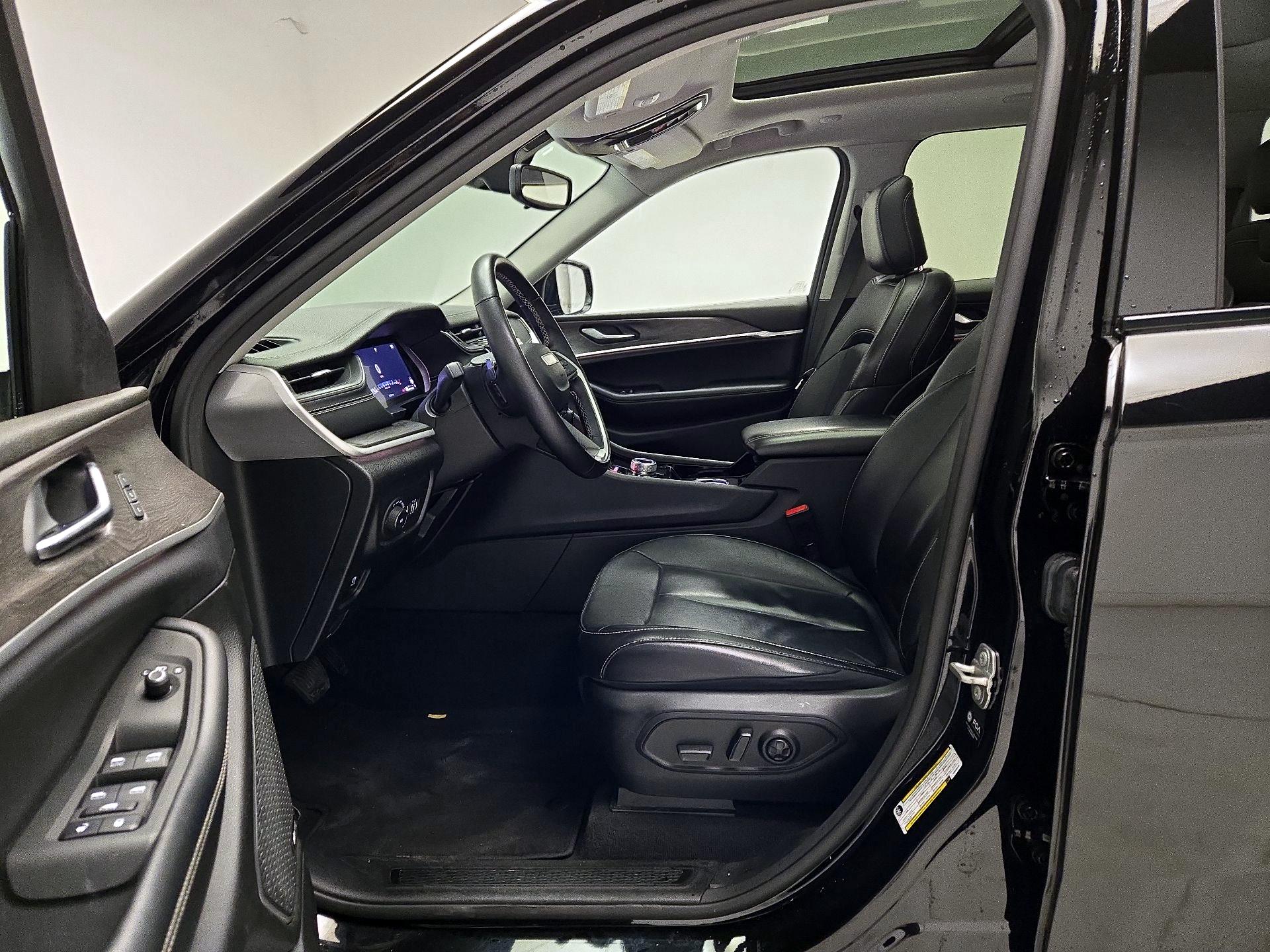 Thumbnail: 2022 Jeep Grand Cherokee - 11