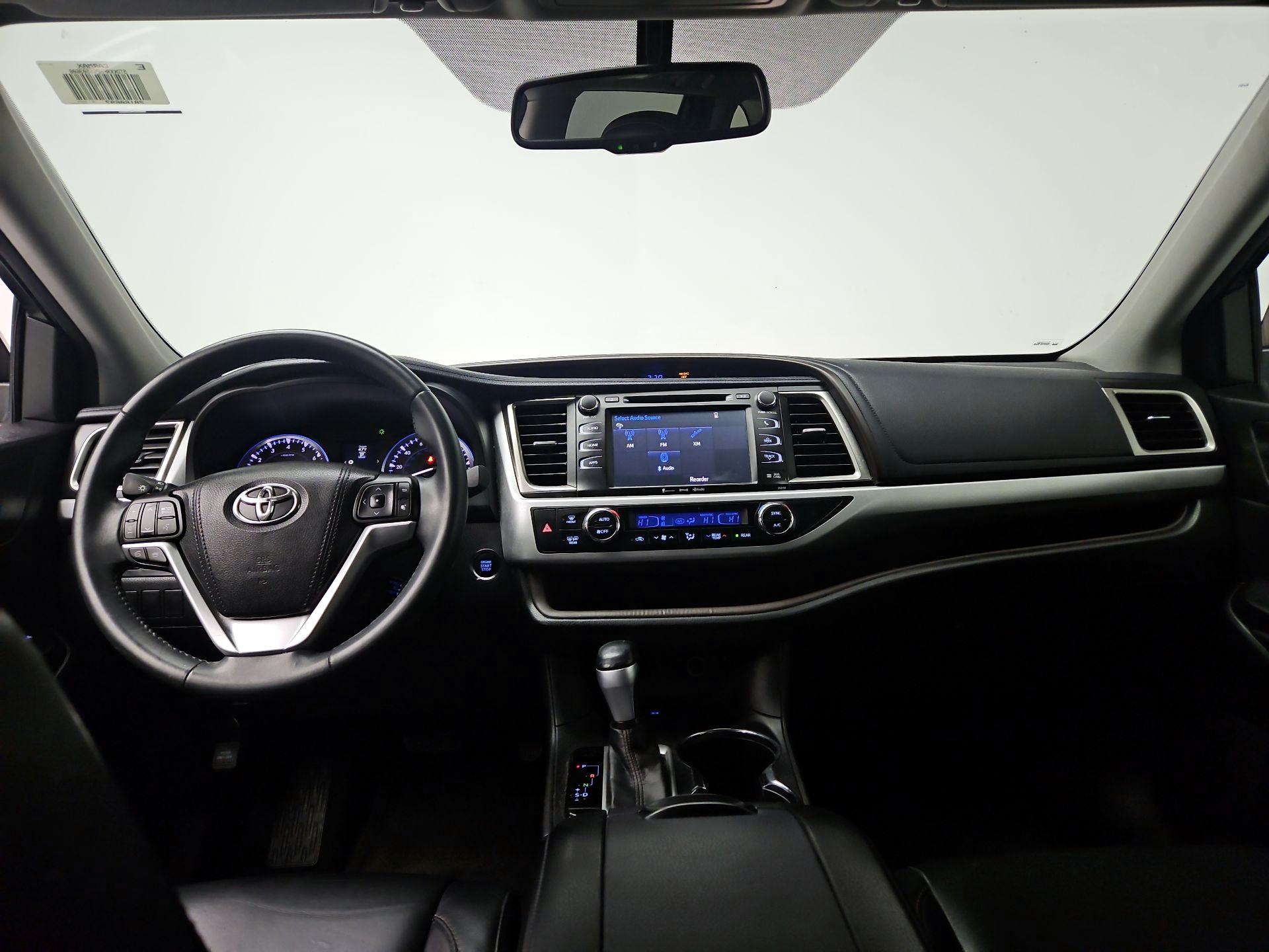 Thumbnail: 2016 Toyota Highlander - 9