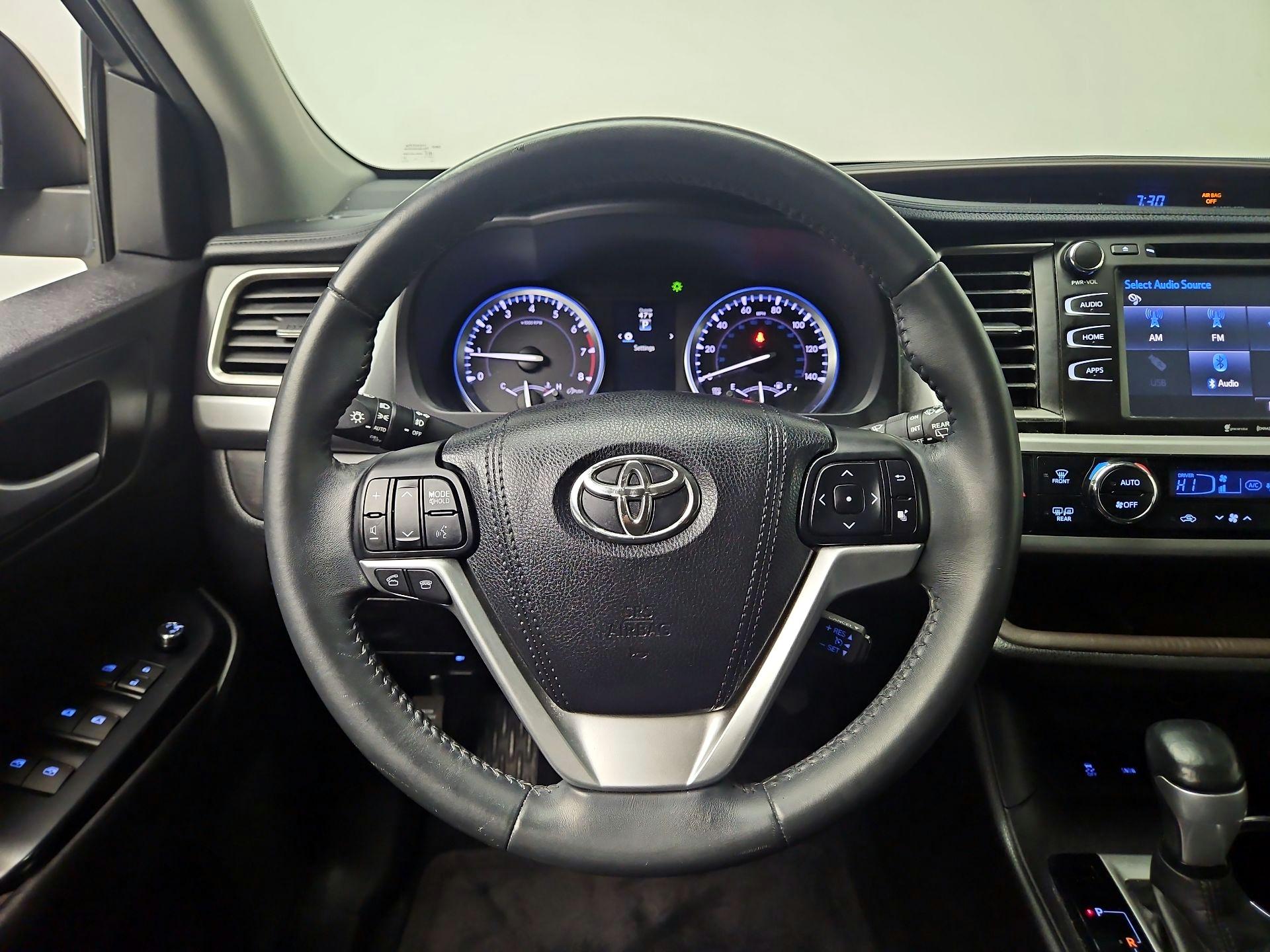 Thumbnail: 2016 Toyota Highlander - 10