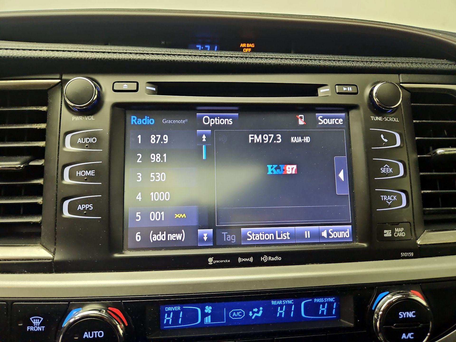 Thumbnail: 2016 Toyota Highlander - 16