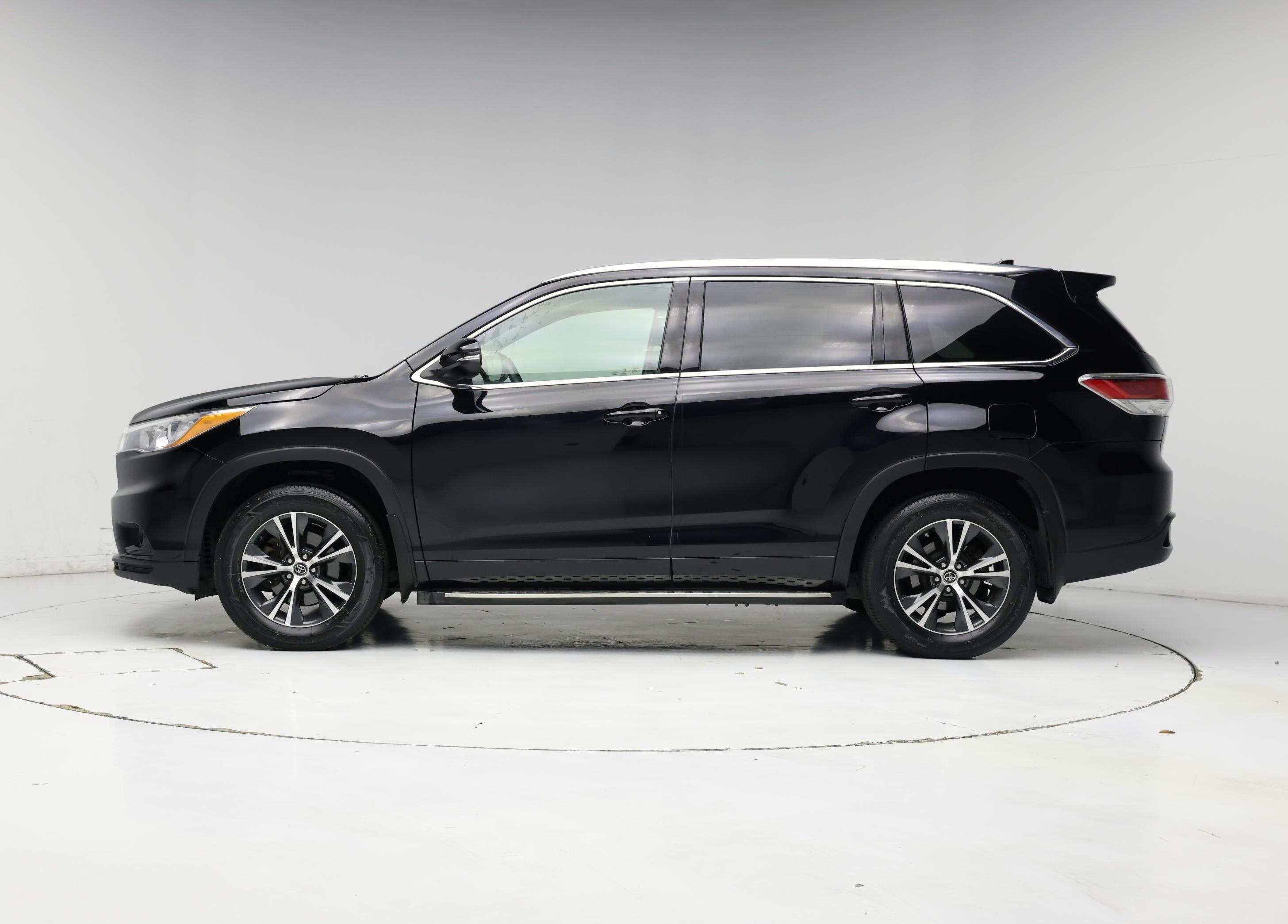 Thumbnail: 2016 Toyota Highlander - 3