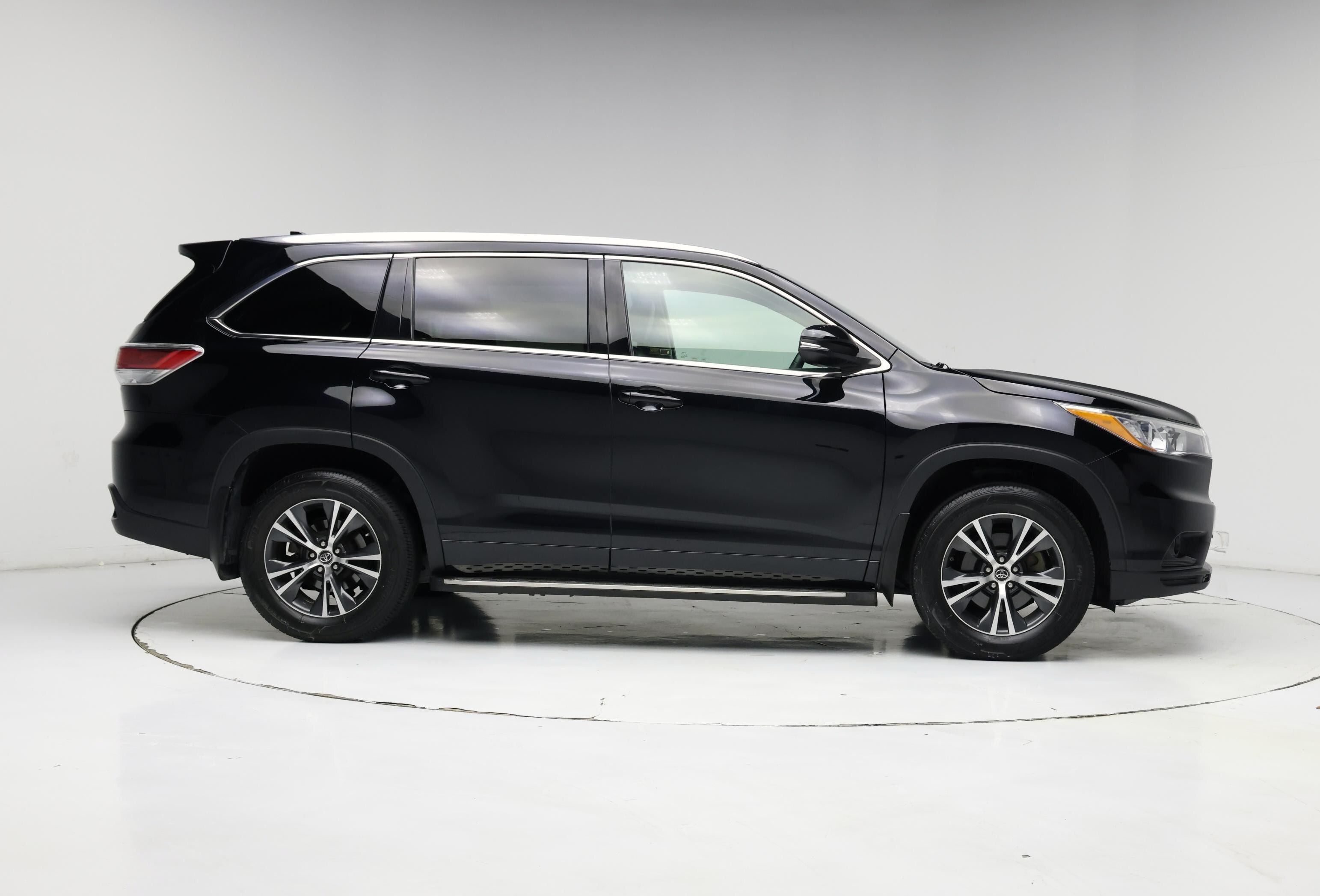 Thumbnail: 2016 Toyota Highlander - 7