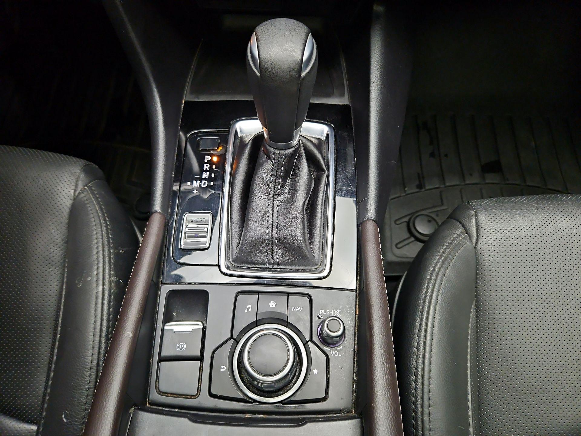 Thumbnail: 2017 Mazda Mazda3 - 18