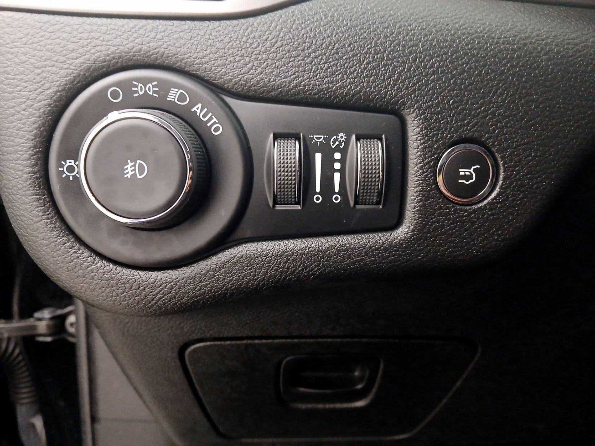 Thumbnail: 2022 Jeep Cherokee - 13