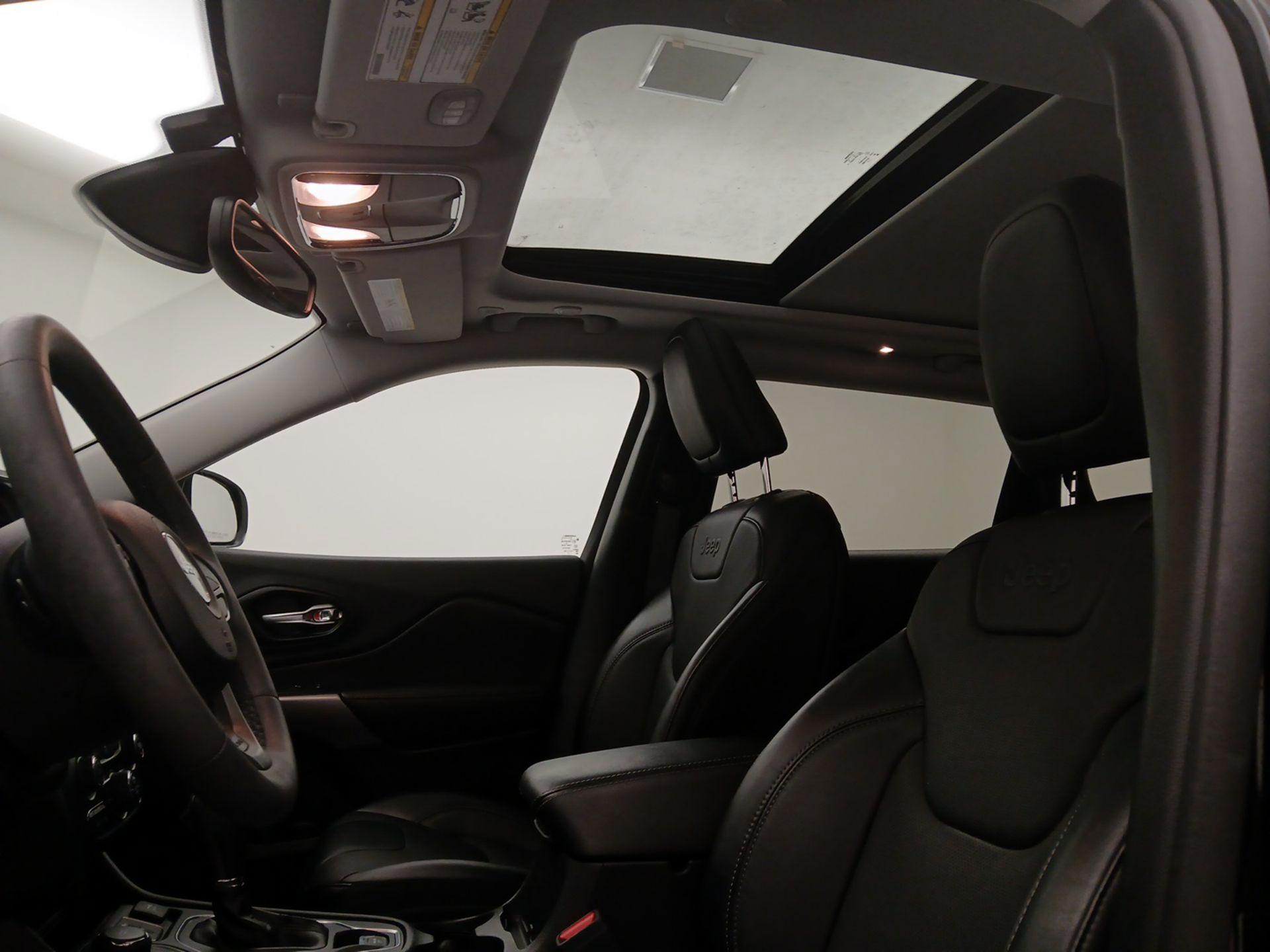 Thumbnail: 2022 Jeep Cherokee - 19