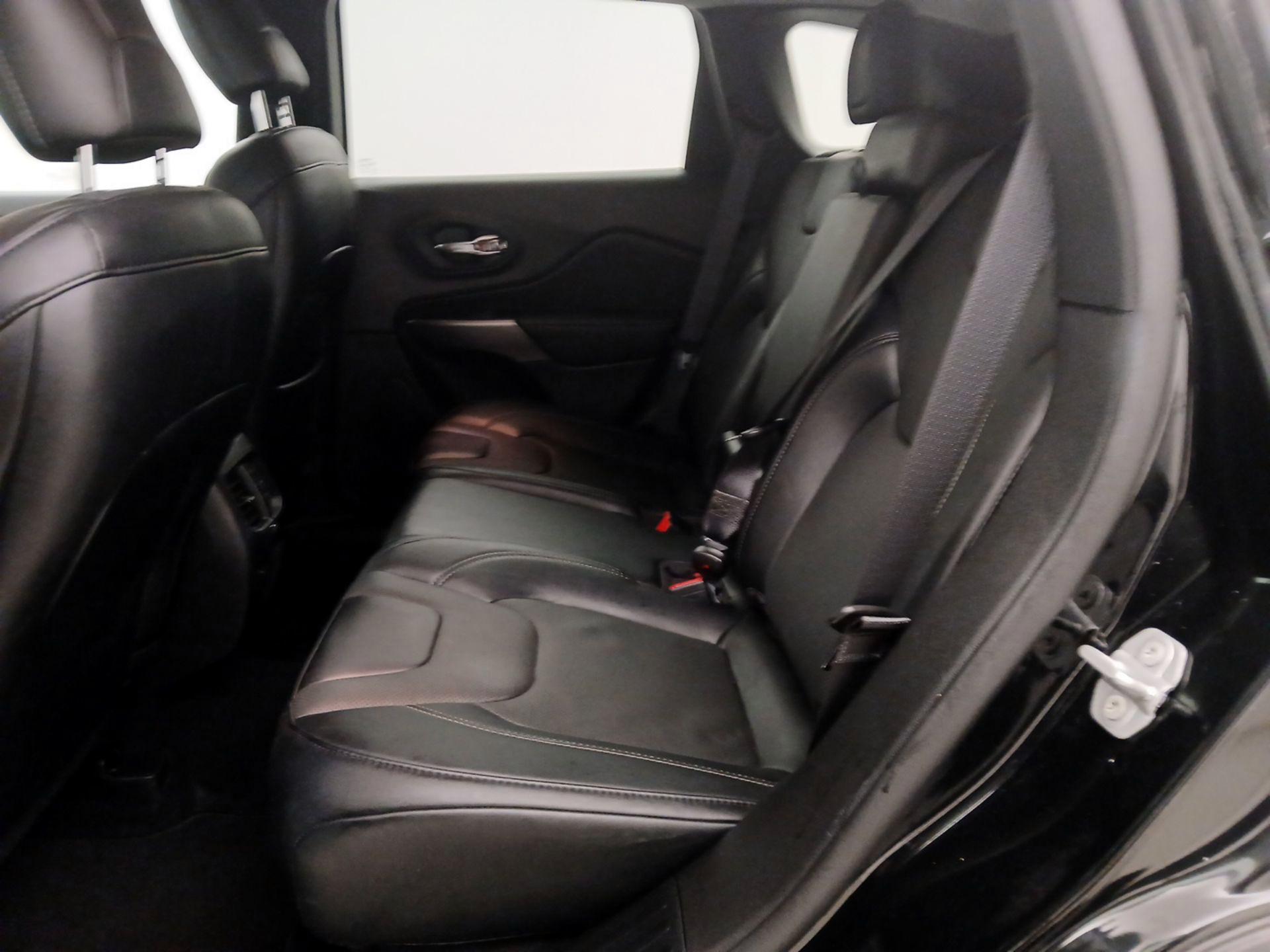 Thumbnail: 2022 Jeep Cherokee - 20