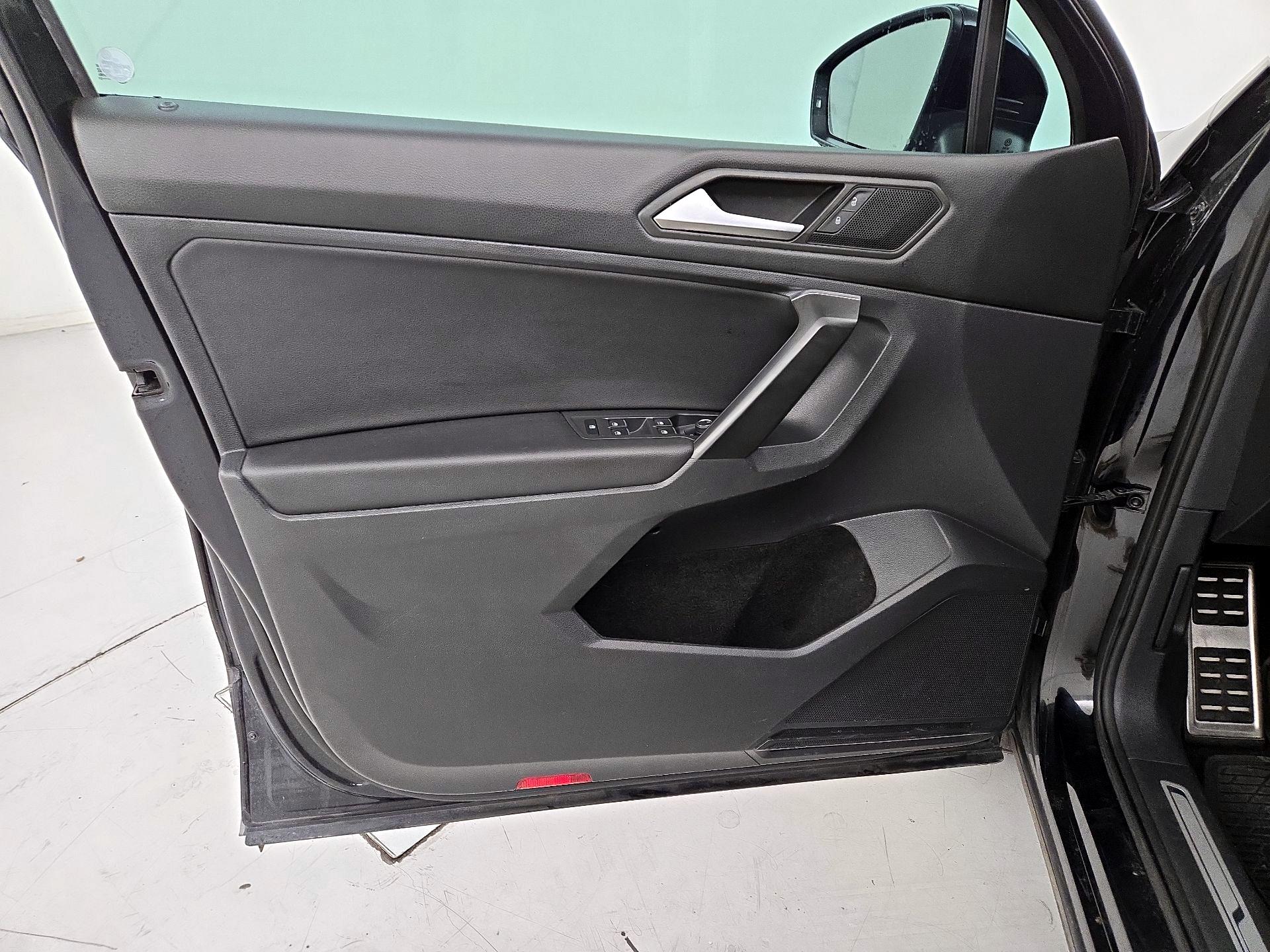 Thumbnail: 2021 Volkswagen Tiguan - 12