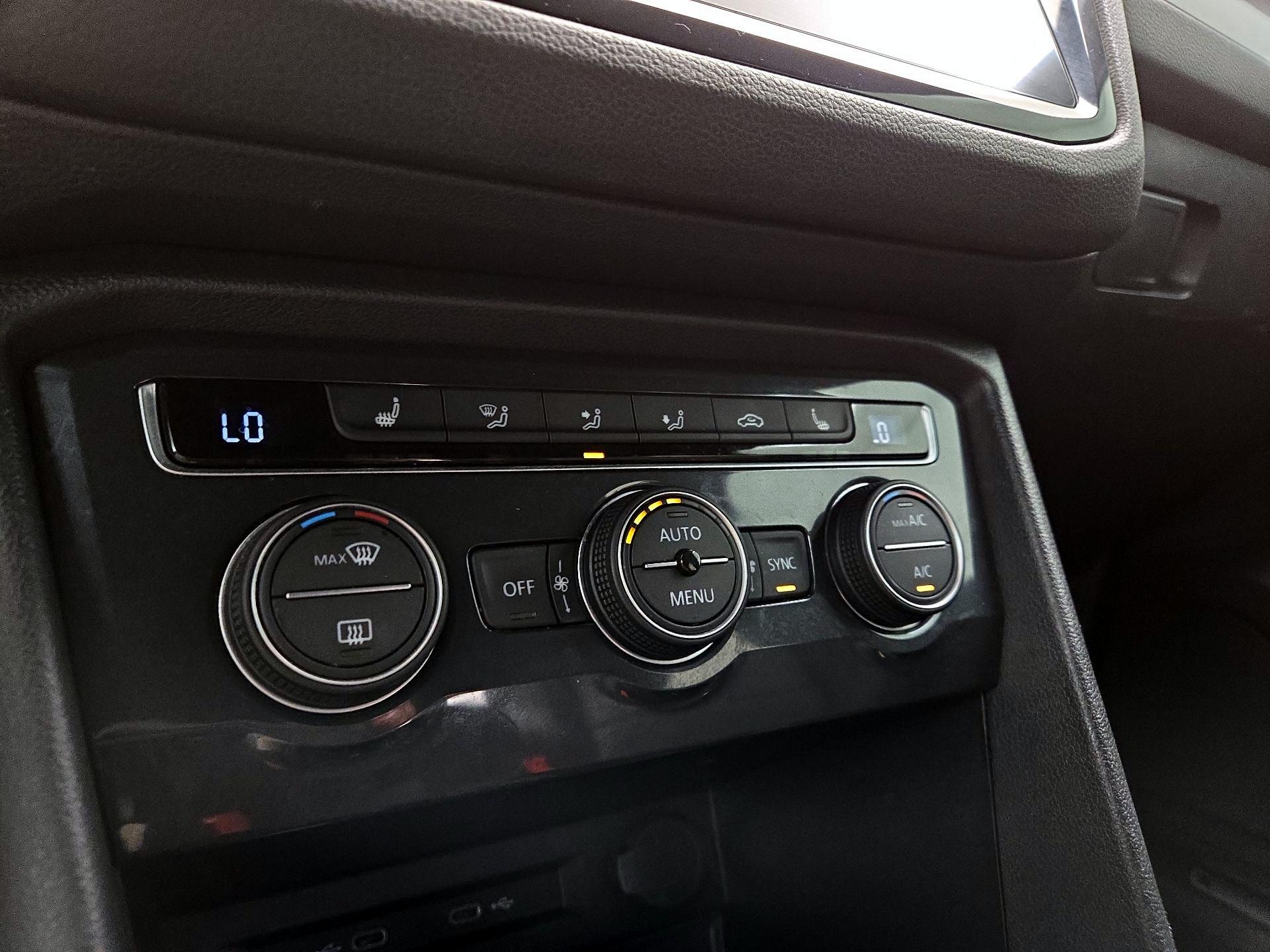 Thumbnail: 2021 Volkswagen Tiguan - 16