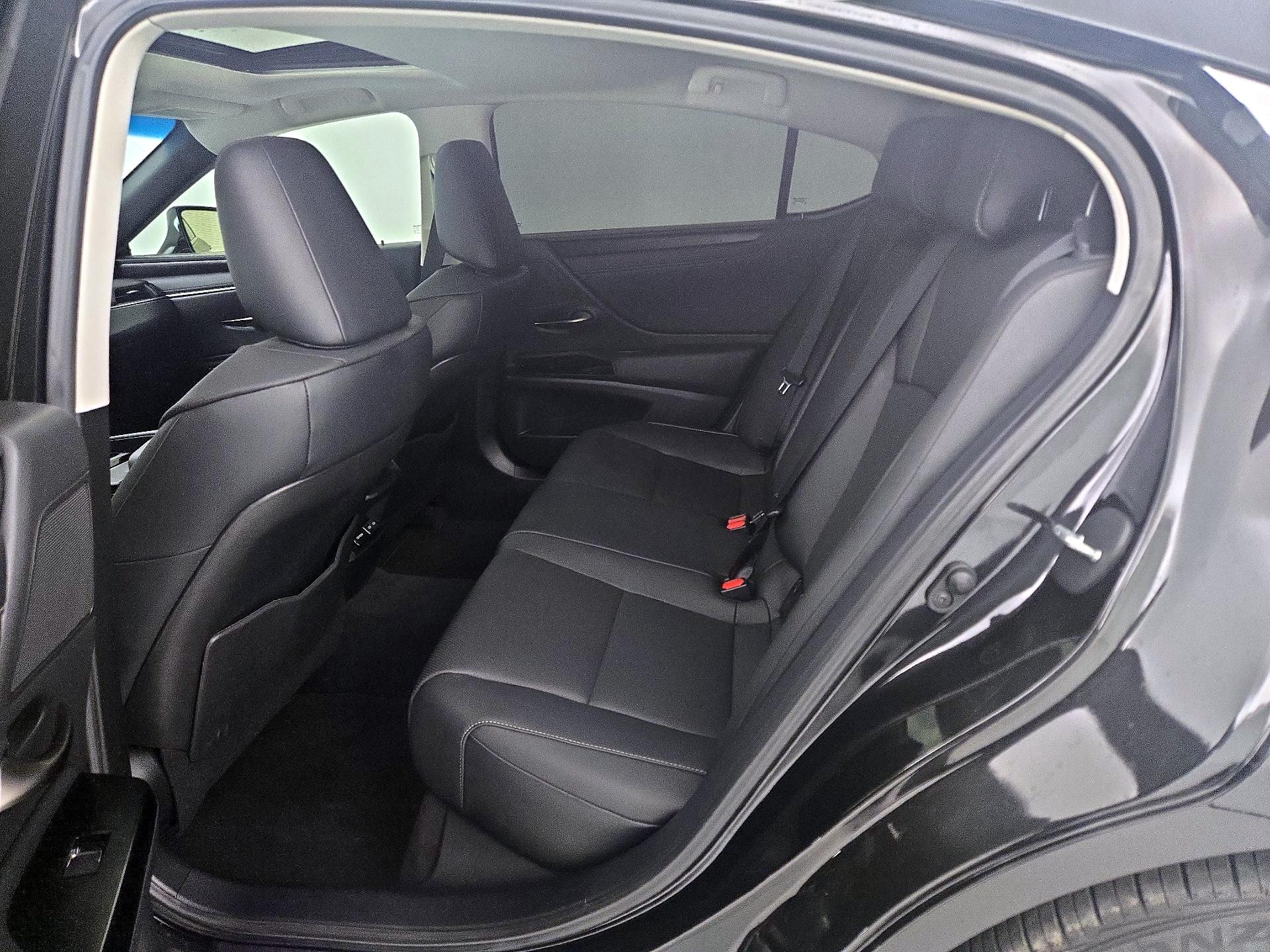 Thumbnail: 2025 Lexus ES - 20