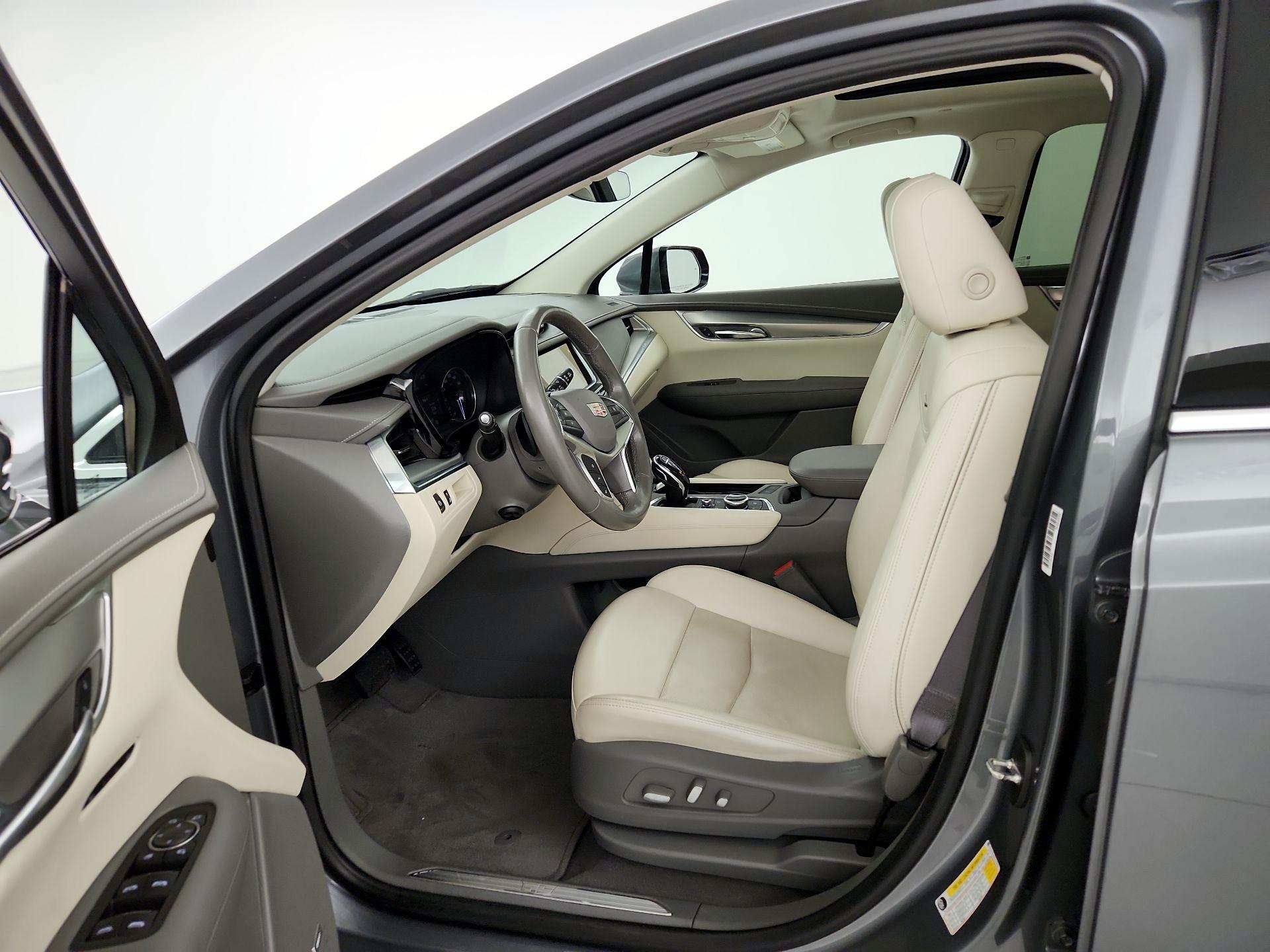 Thumbnail: 2022 Cadillac XT5 - 11