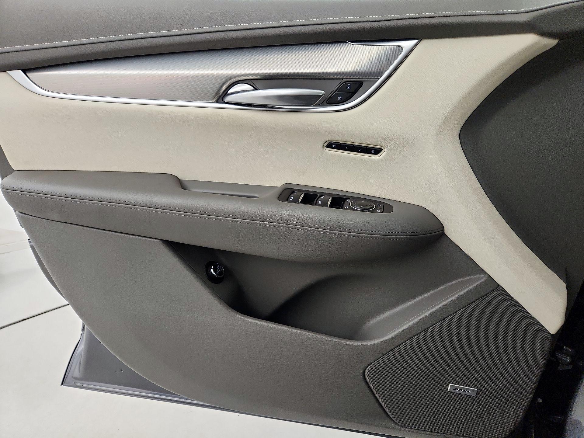 Thumbnail: 2022 Cadillac XT5 - 12