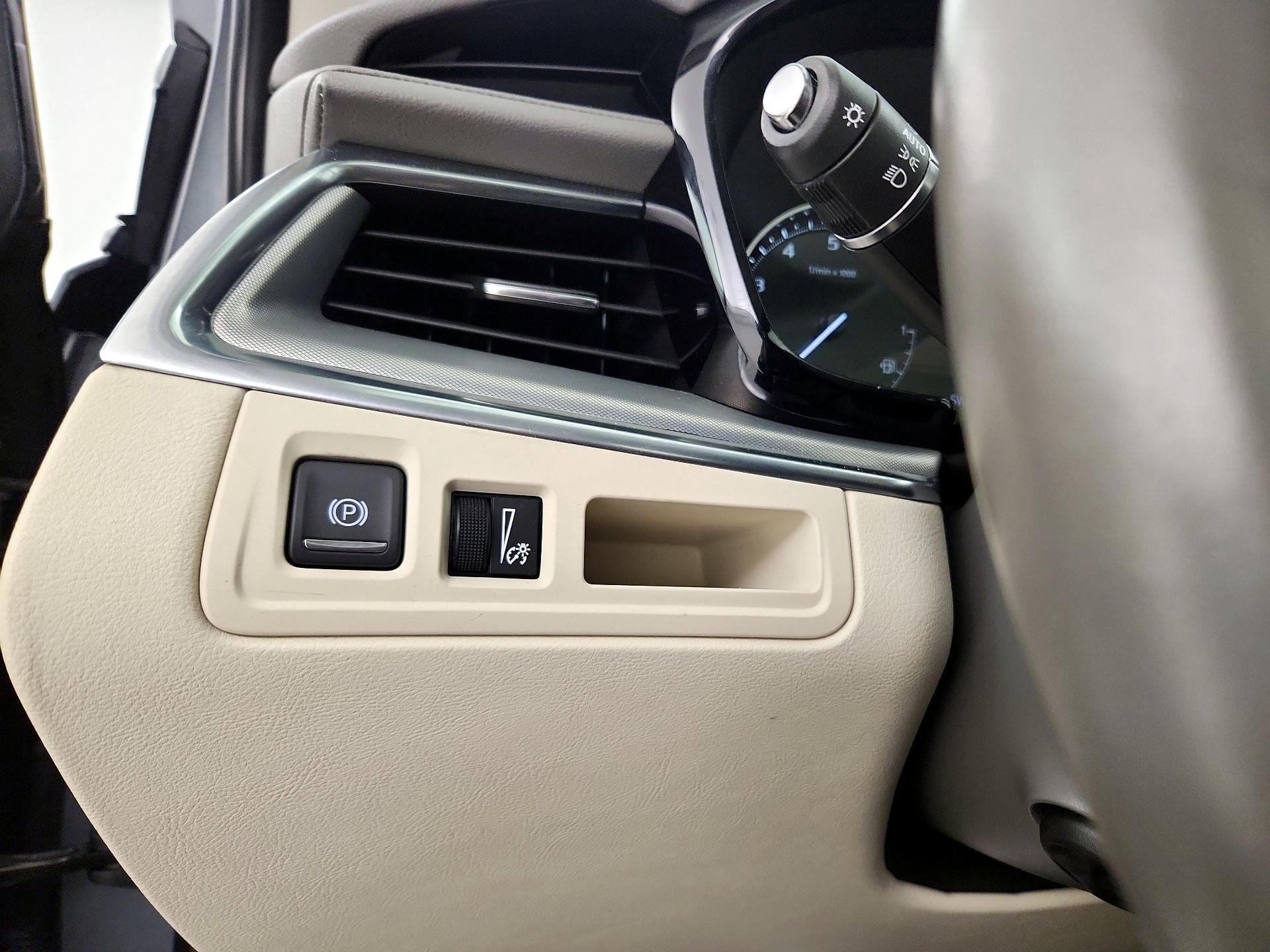 Thumbnail: 2022 Cadillac XT5 - 13