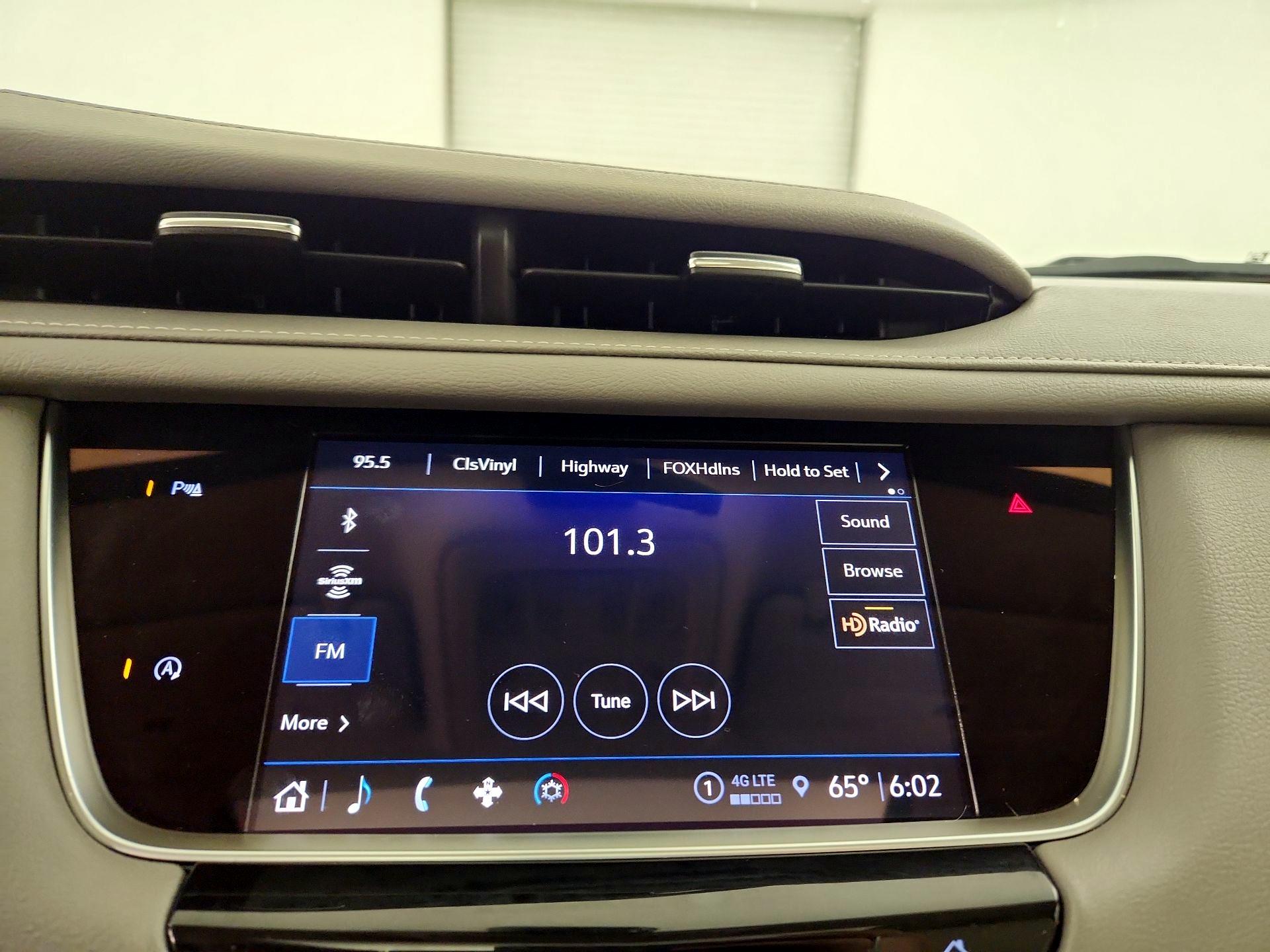 Thumbnail: 2022 Cadillac XT5 - 15