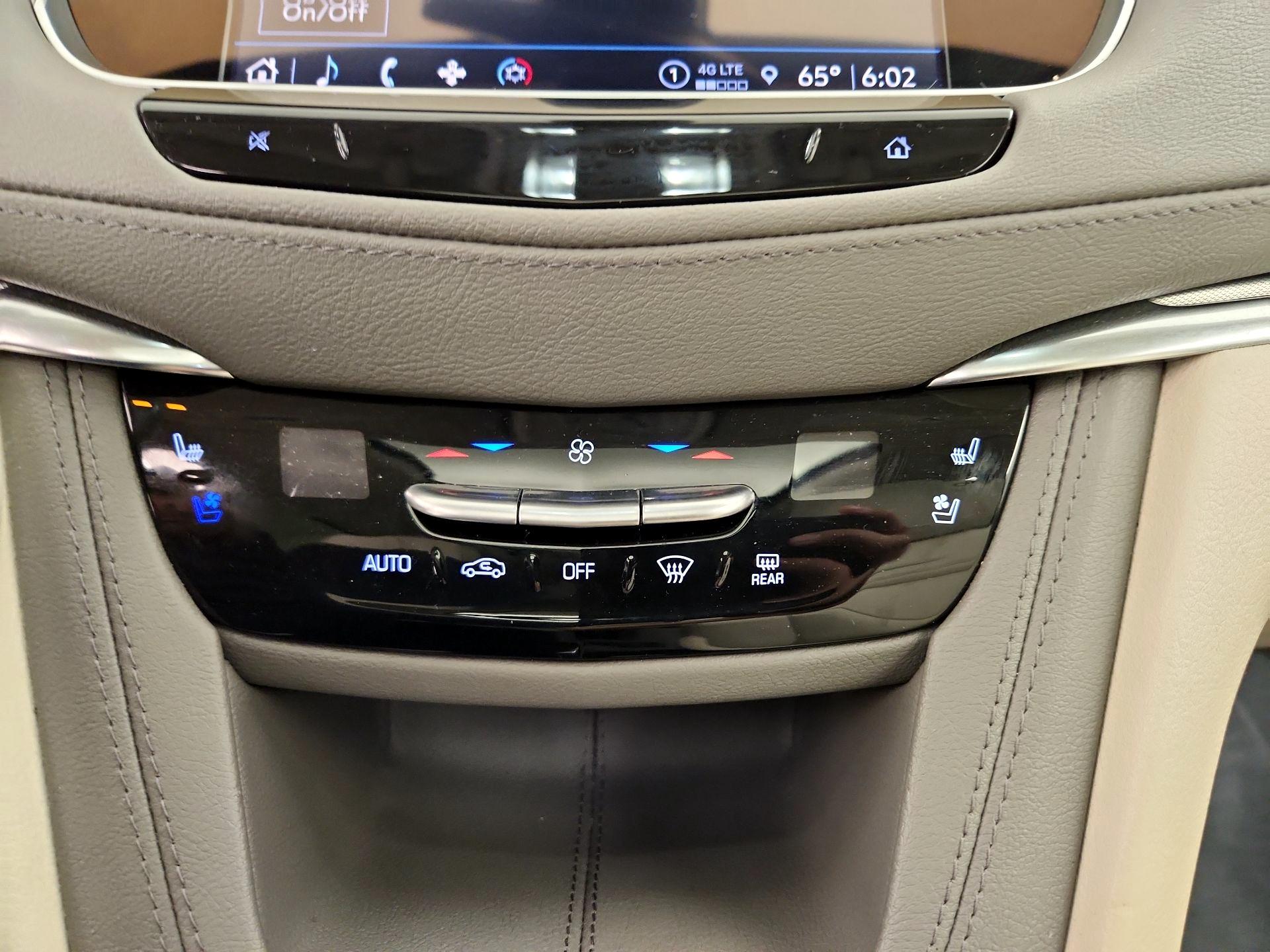 Thumbnail: 2022 Cadillac XT5 - 16