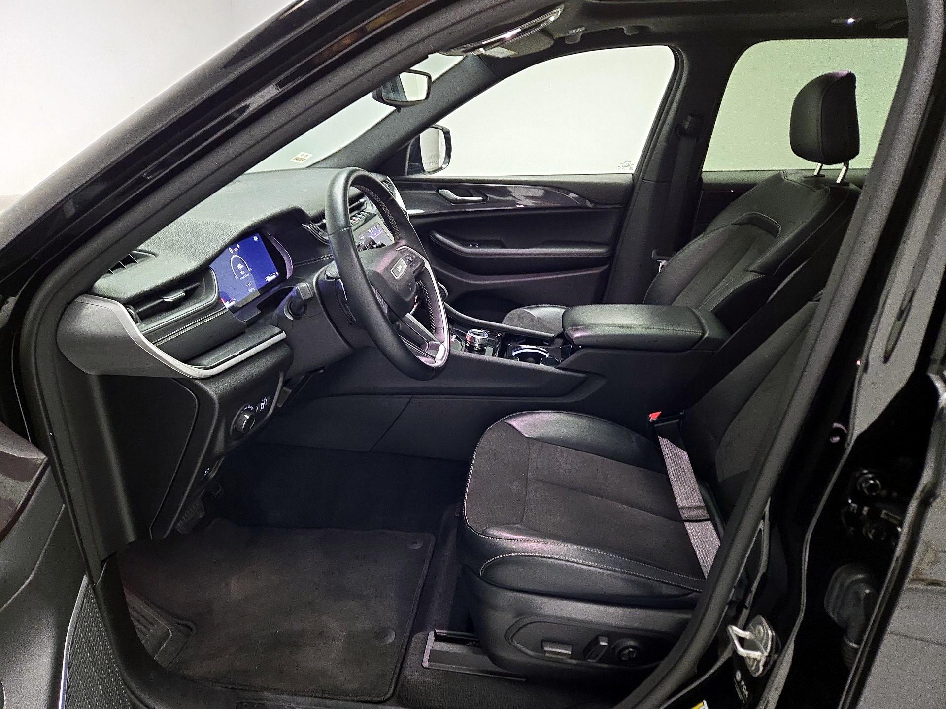 Thumbnail: 2022 Jeep Grand Cherokee - 11