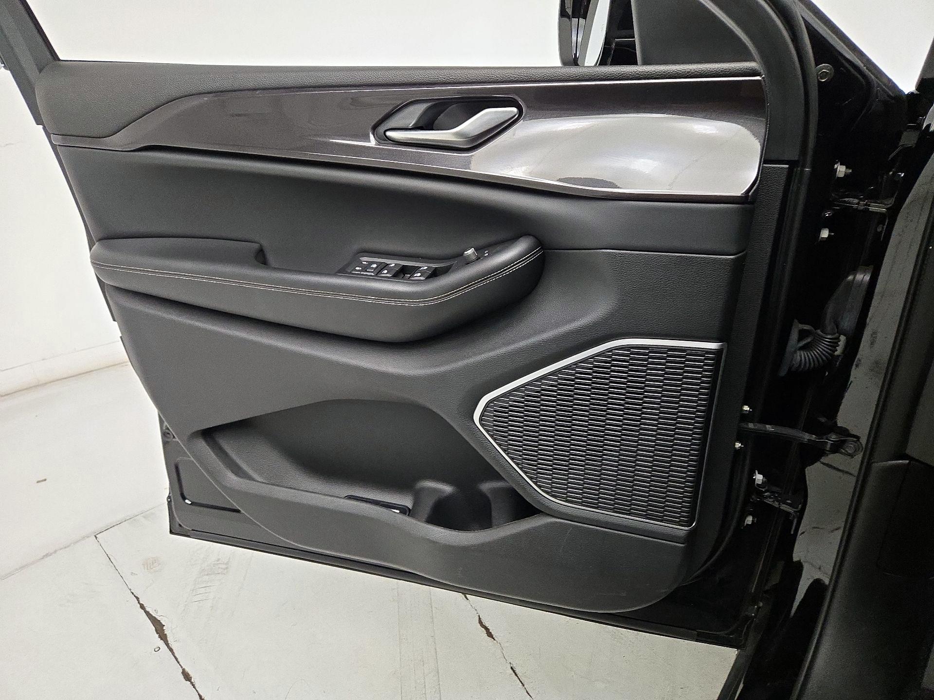 Thumbnail: 2022 Jeep Grand Cherokee - 12