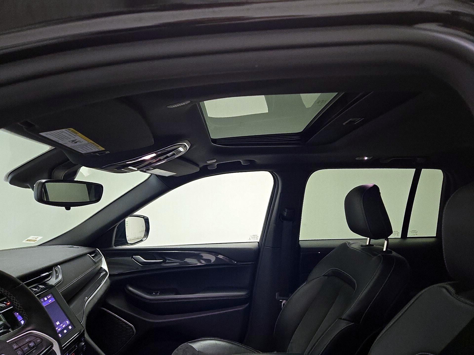 Thumbnail: 2022 Jeep Grand Cherokee - 18