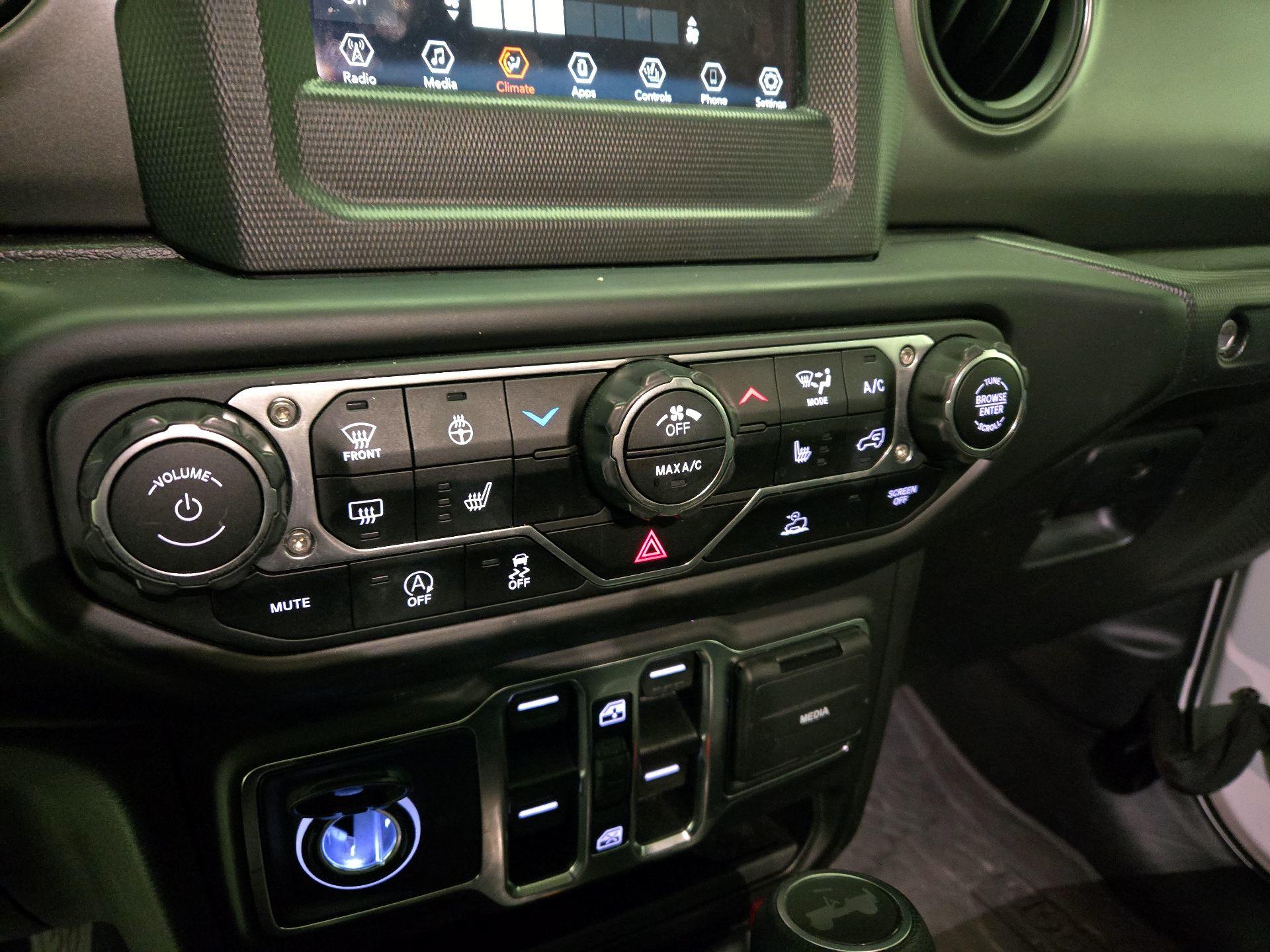 Thumbnail: 2022 Jeep Wrangler - 16