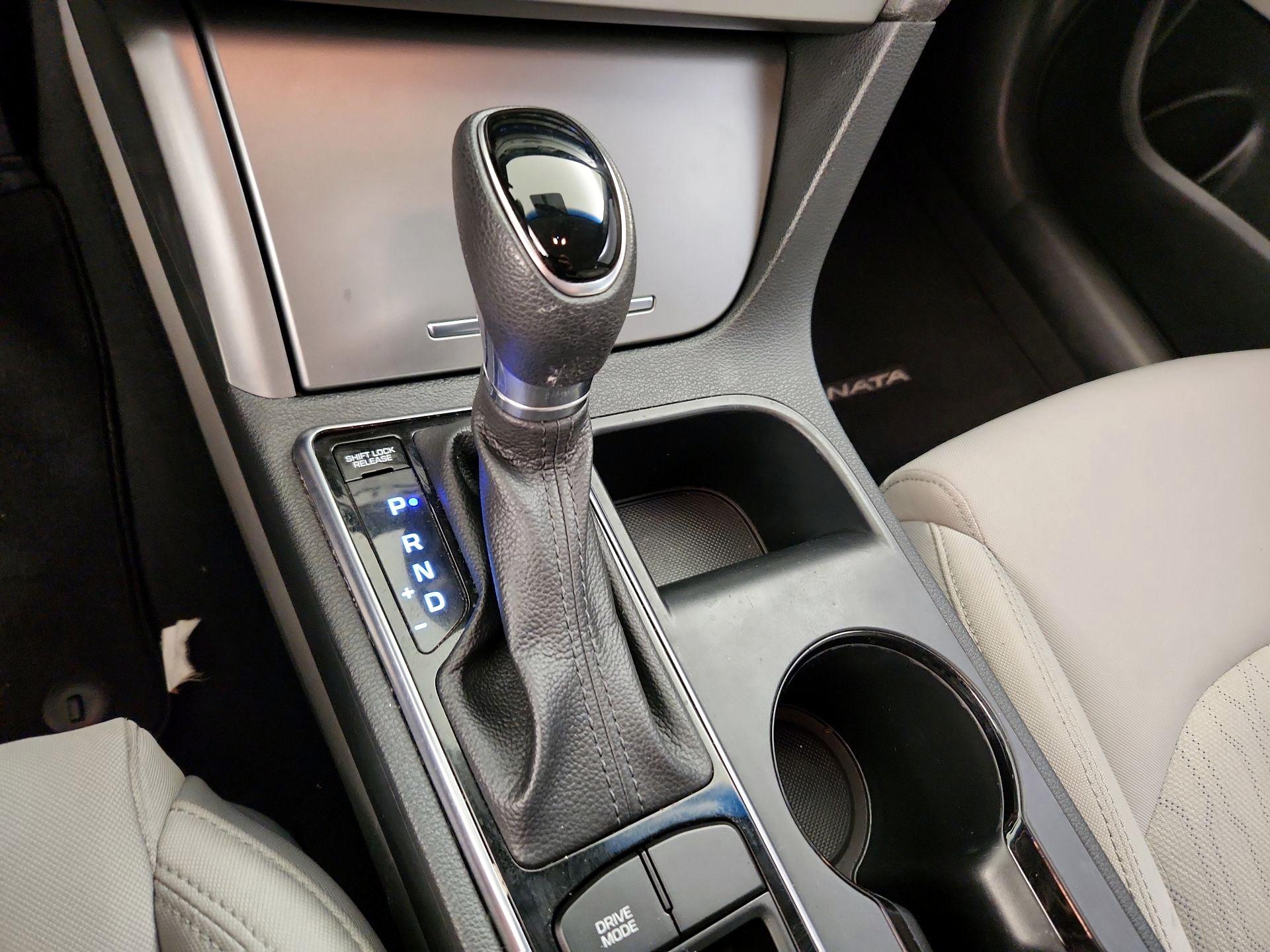 Thumbnail: 2016 Hyundai Sonata - 17