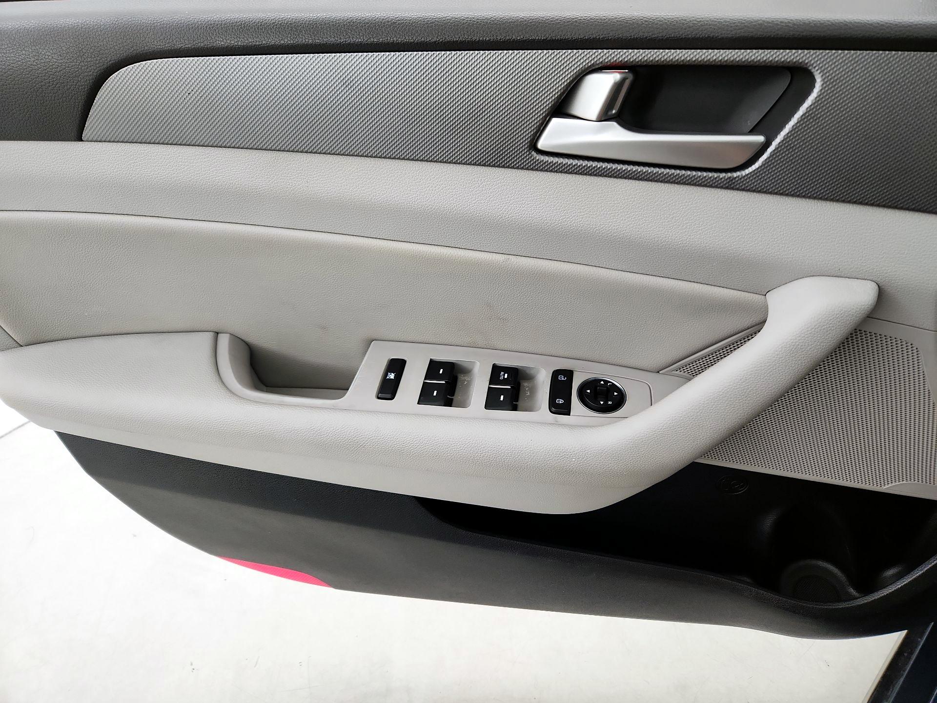 Thumbnail: 2016 Hyundai Sonata - 12