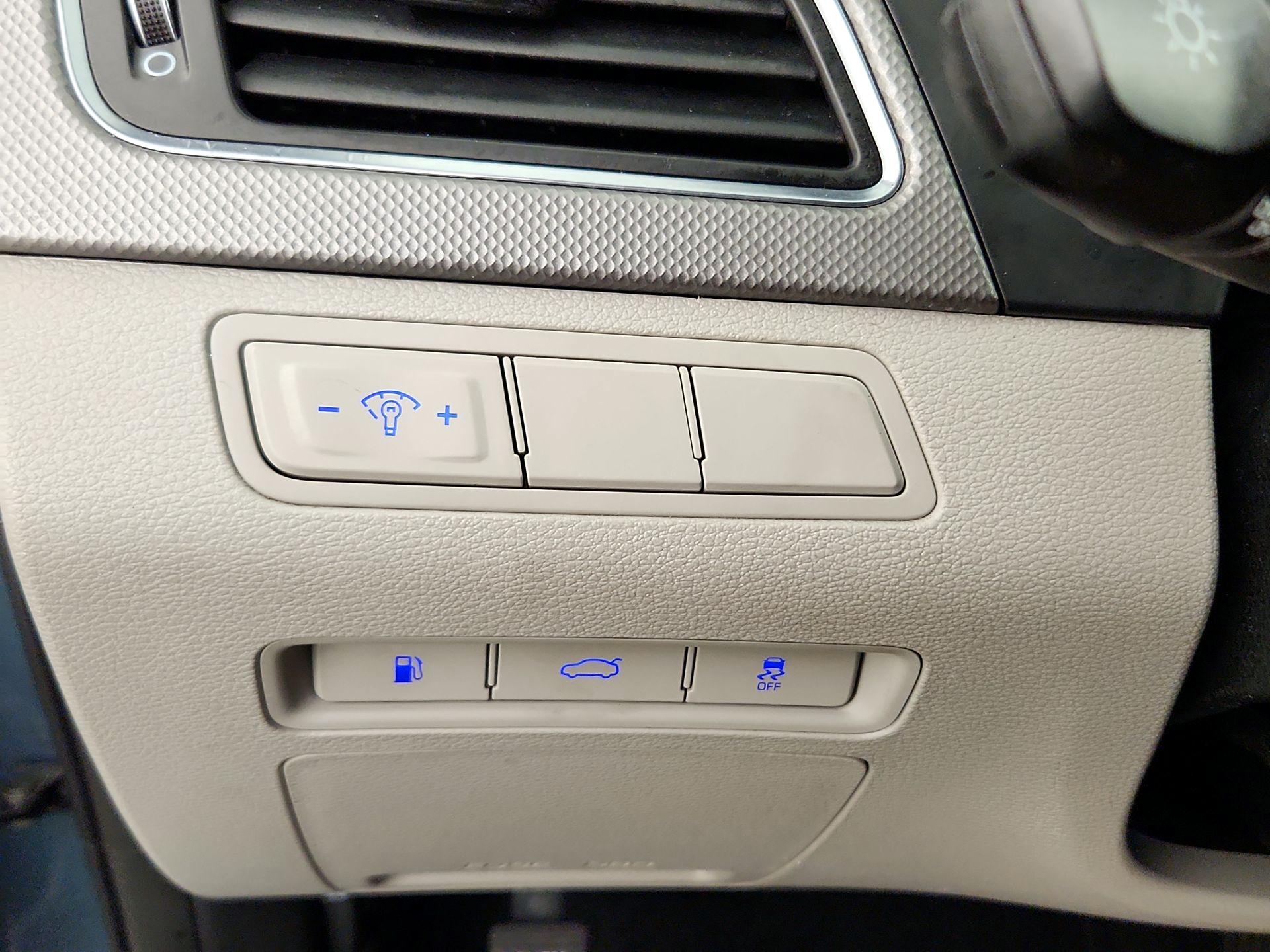 Thumbnail: 2016 Hyundai Sonata - 13