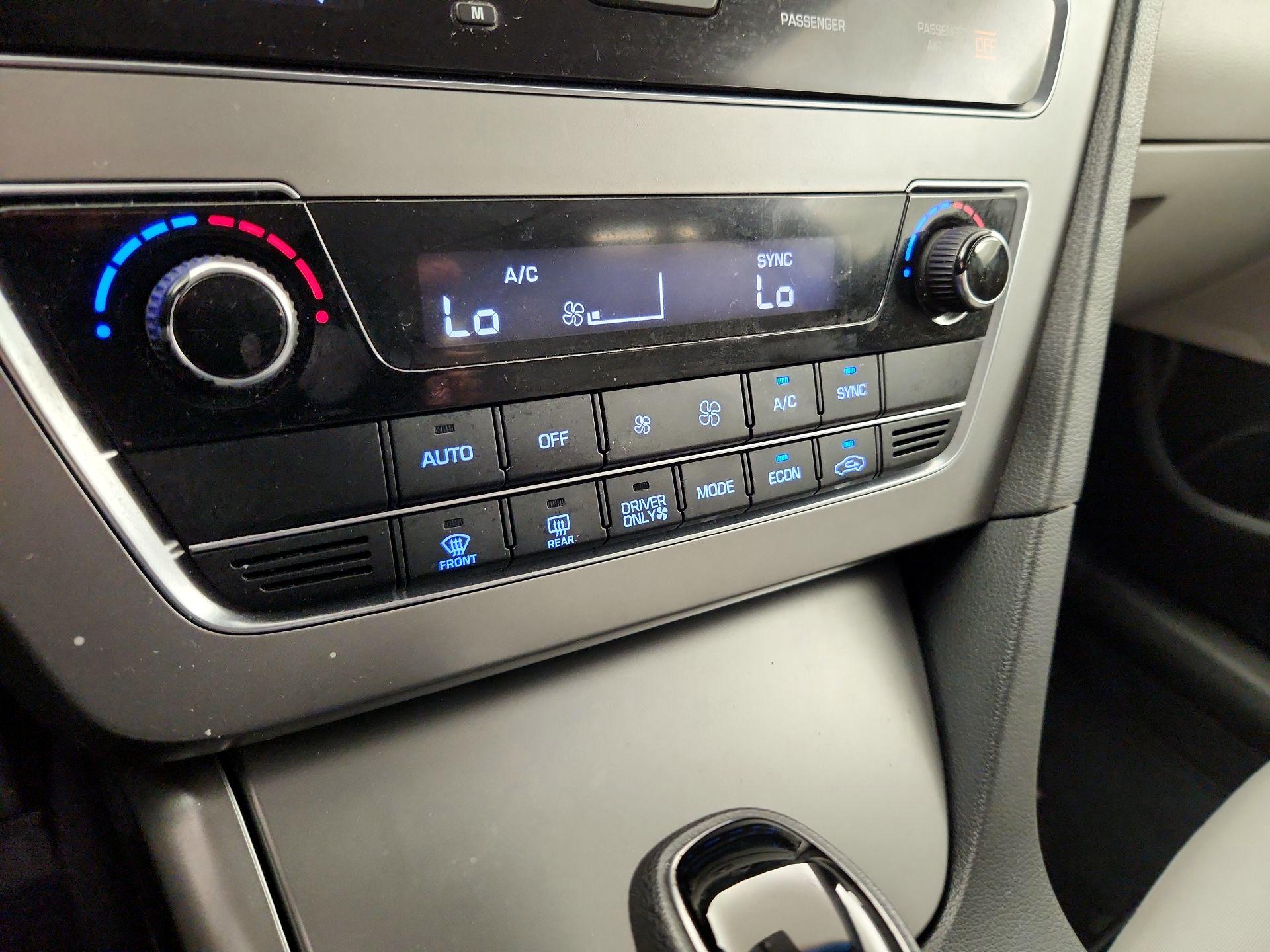 Thumbnail: 2016 Hyundai Sonata - 16