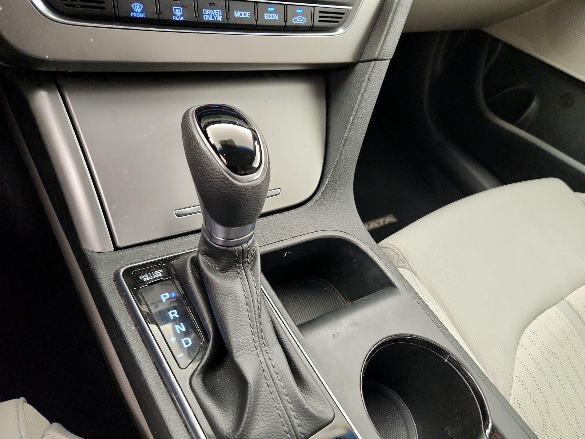 Thumbnail: 2016 Hyundai Sonata - 17