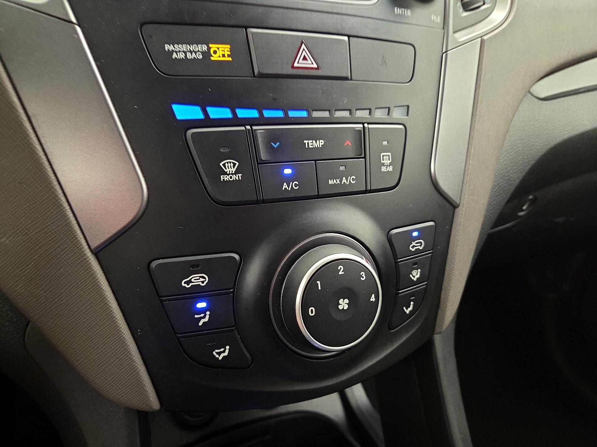 Thumbnail: 2014 Hyundai Santa Fe - 15