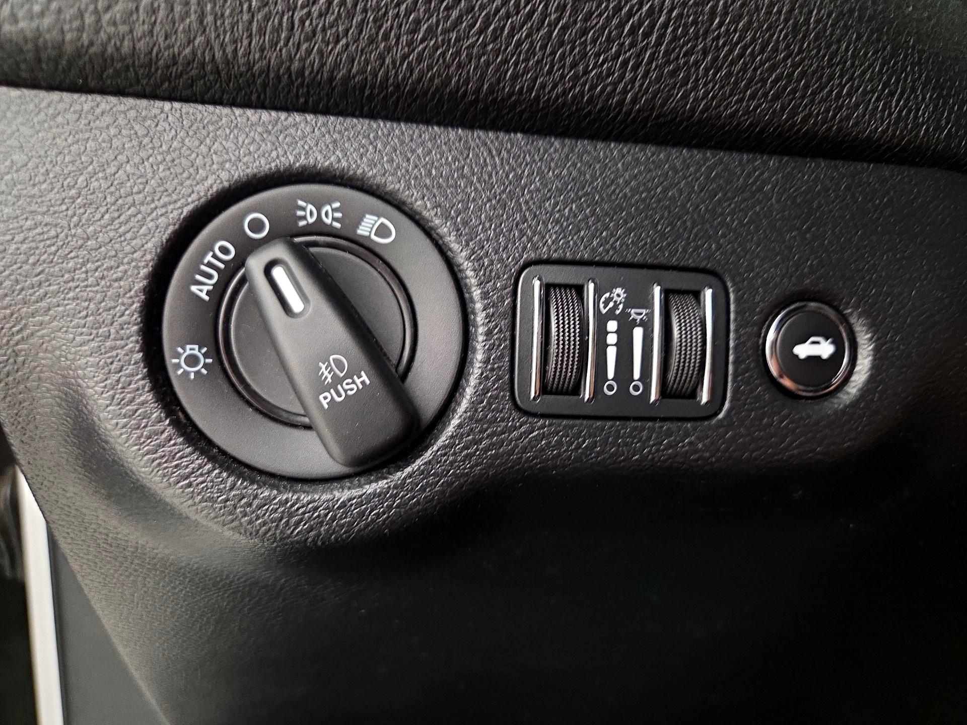 Thumbnail: 2015 Dodge Challenger - 13