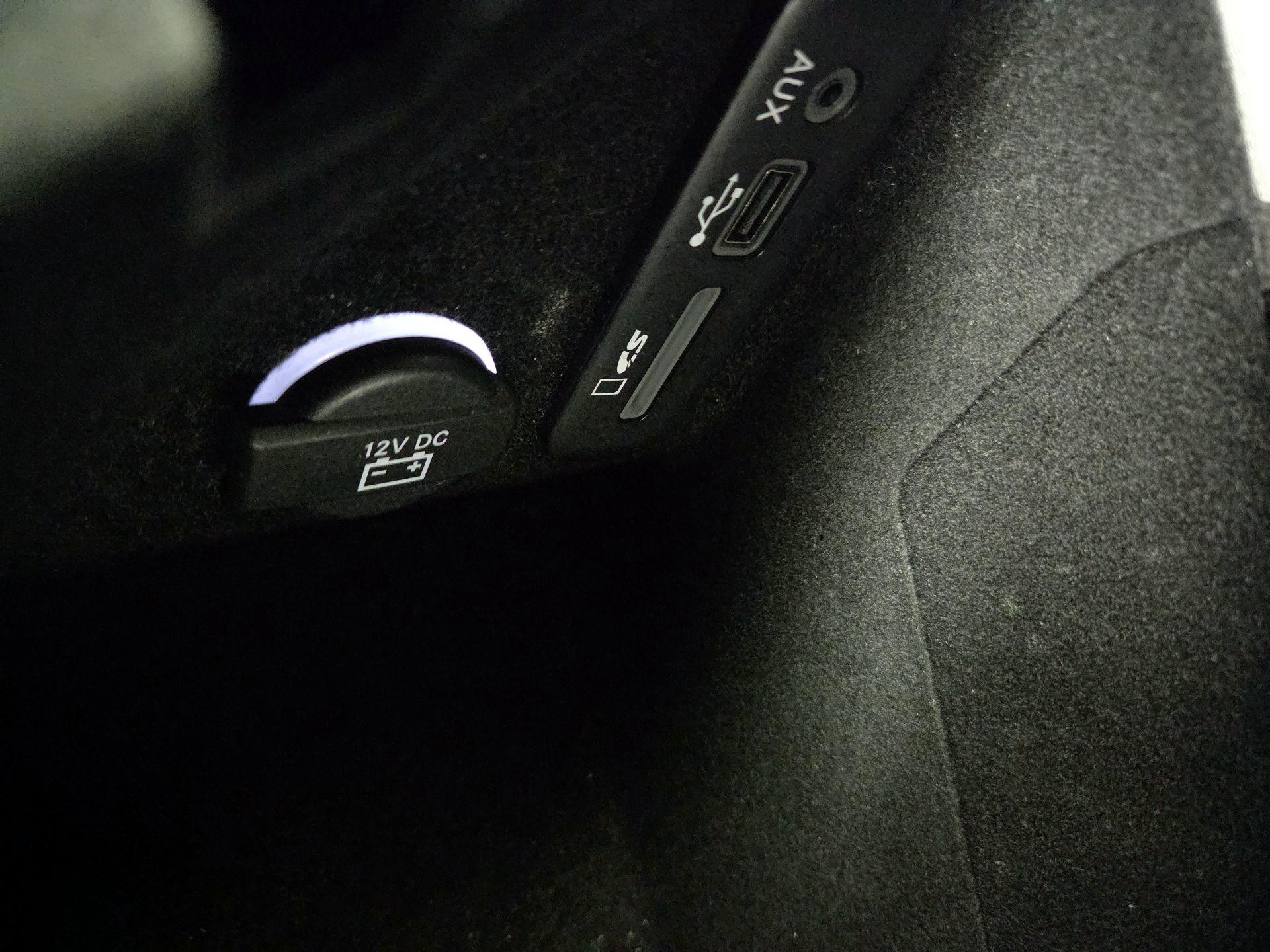 Thumbnail: 2015 Dodge Challenger - 19