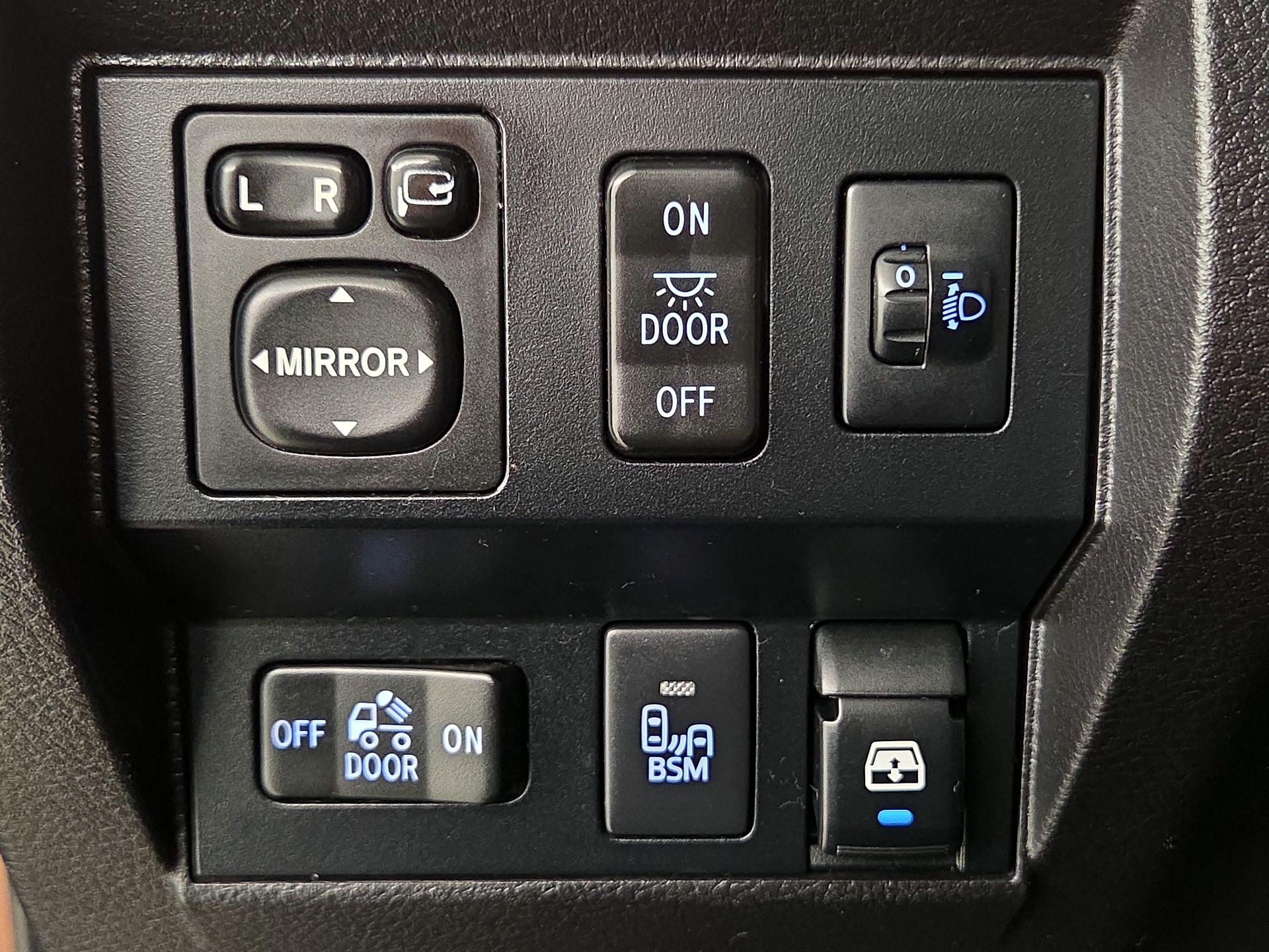 Thumbnail: 2015 Toyota Tundra - 13