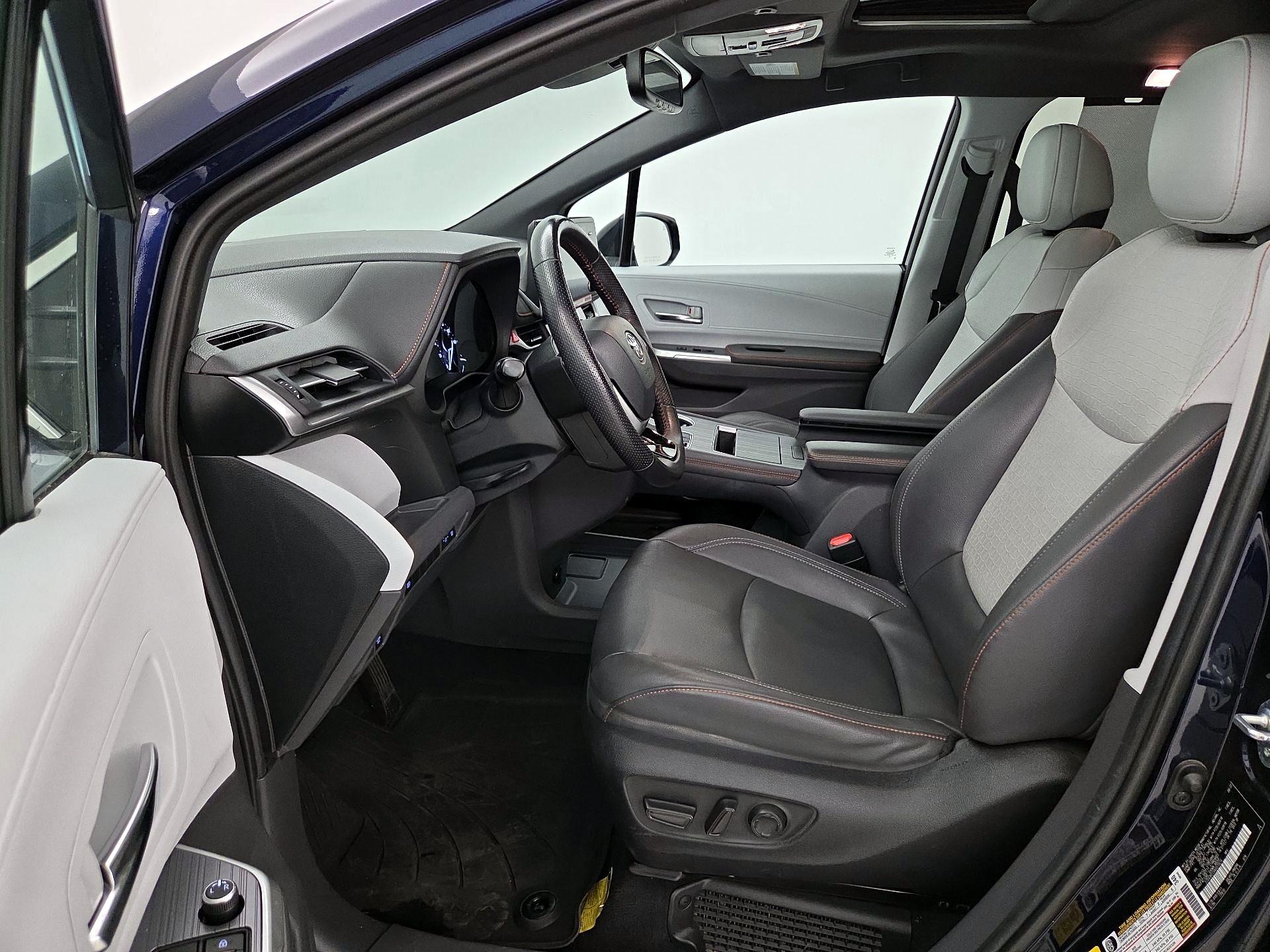 Thumbnail: 2022 Toyota Sienna - 11